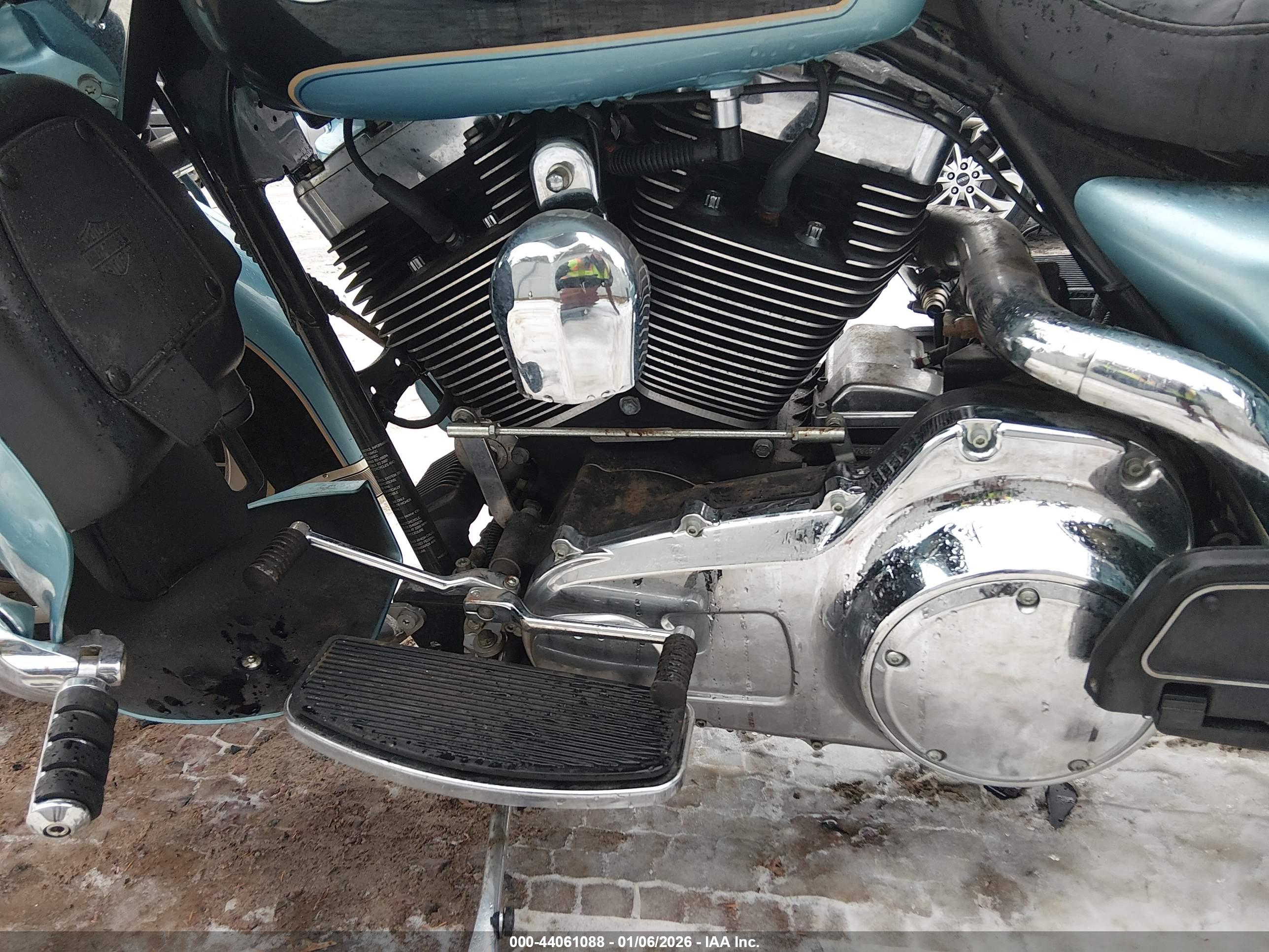 HARLEY-DAVIDSON FLHTCUI image 9
