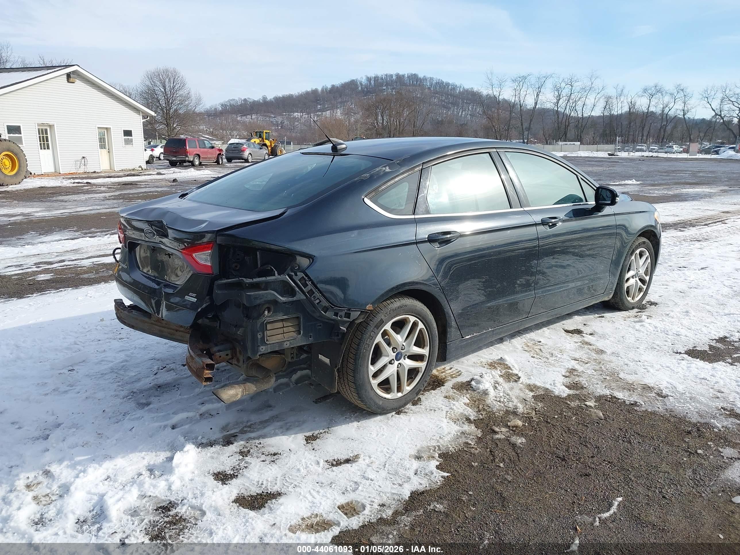 FORD FUSION image 4