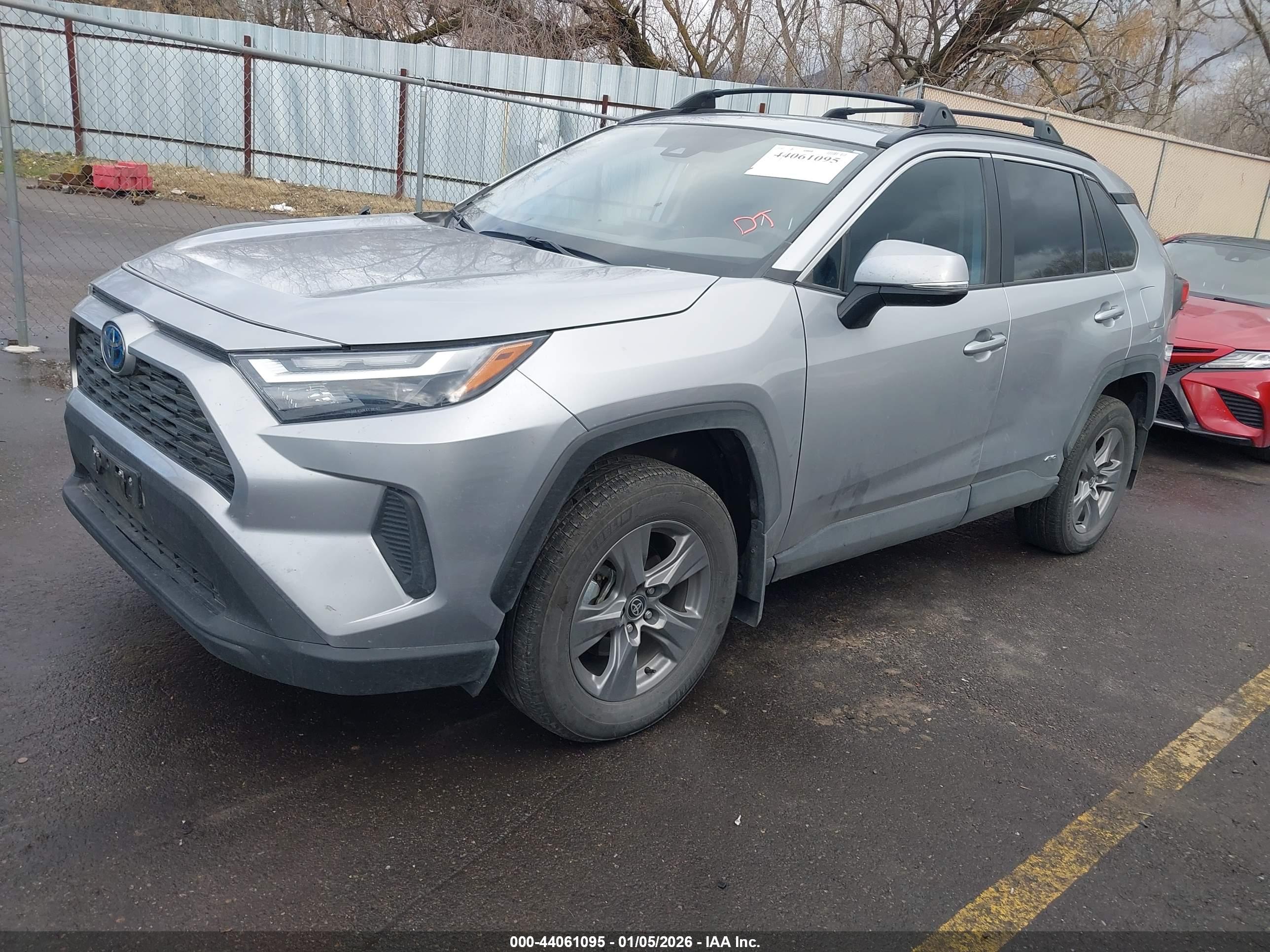 TOYOTA RAV4 image 2
