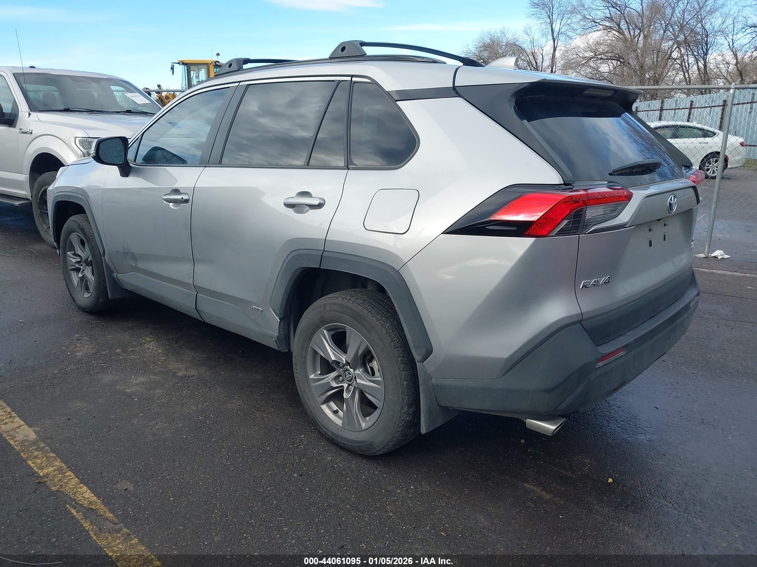TOYOTA RAV4 image 3