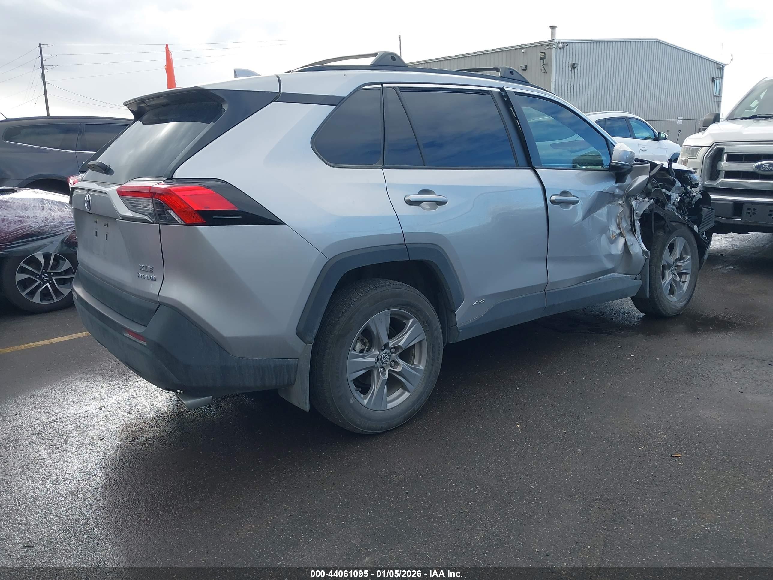 TOYOTA RAV4 image 4