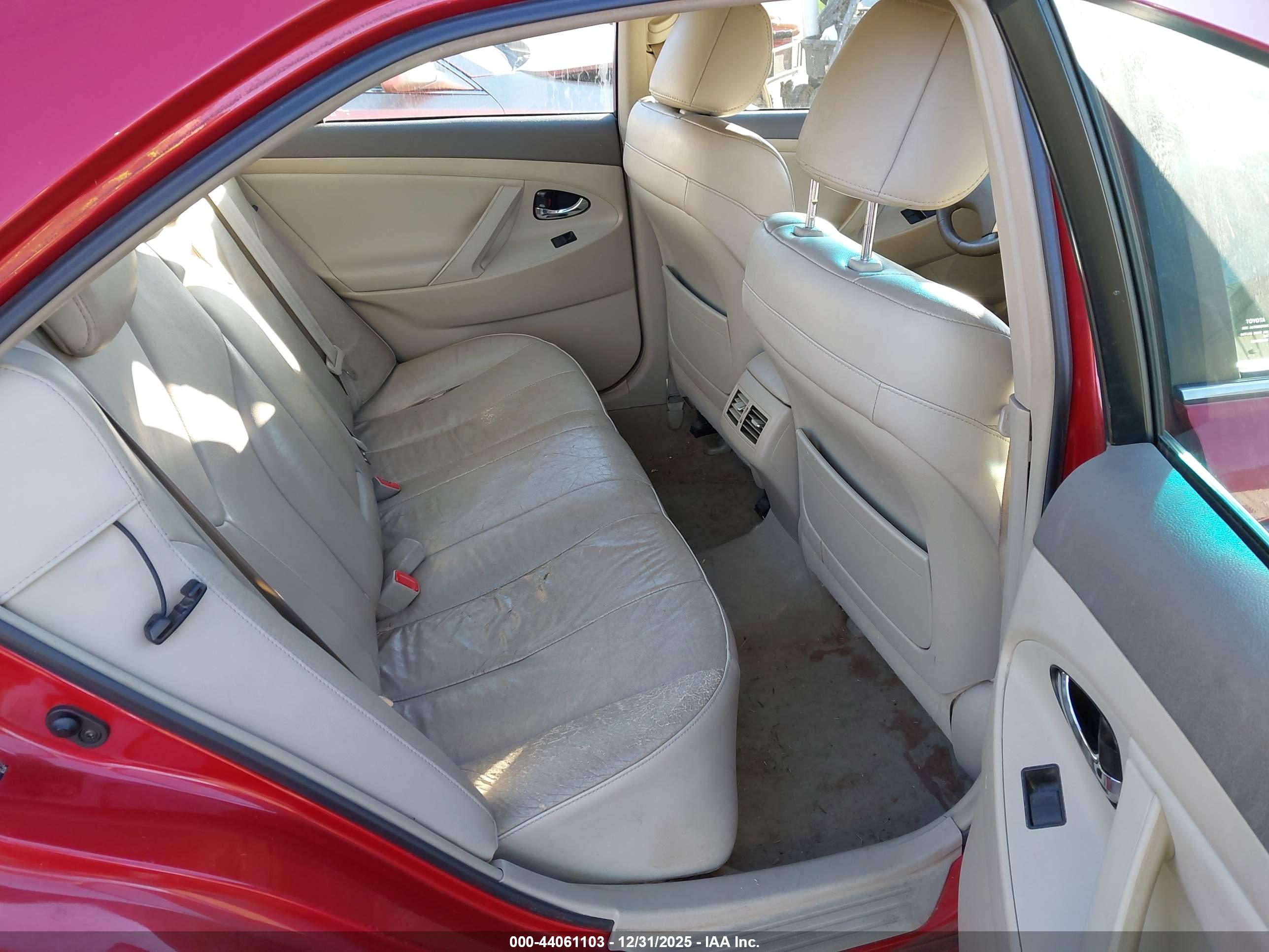 TOYOTA CAMRY image 8