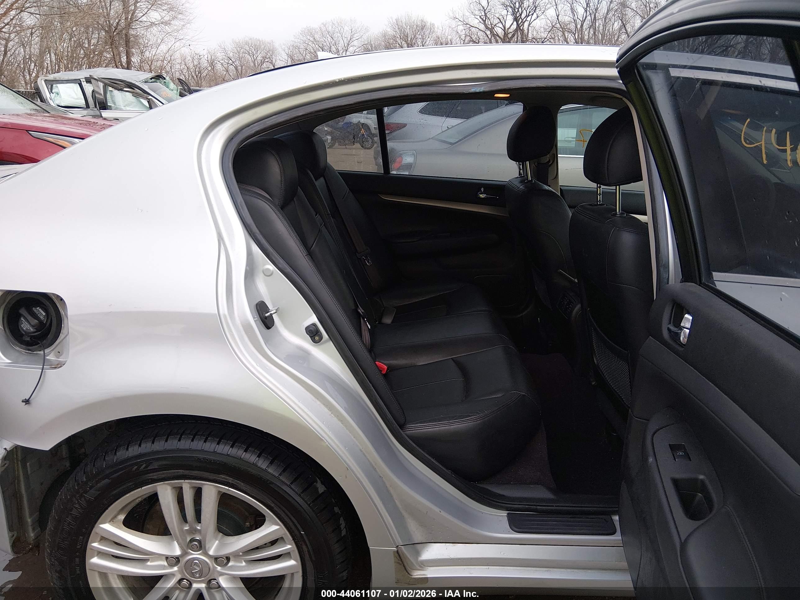 INFINITI G25X image 8