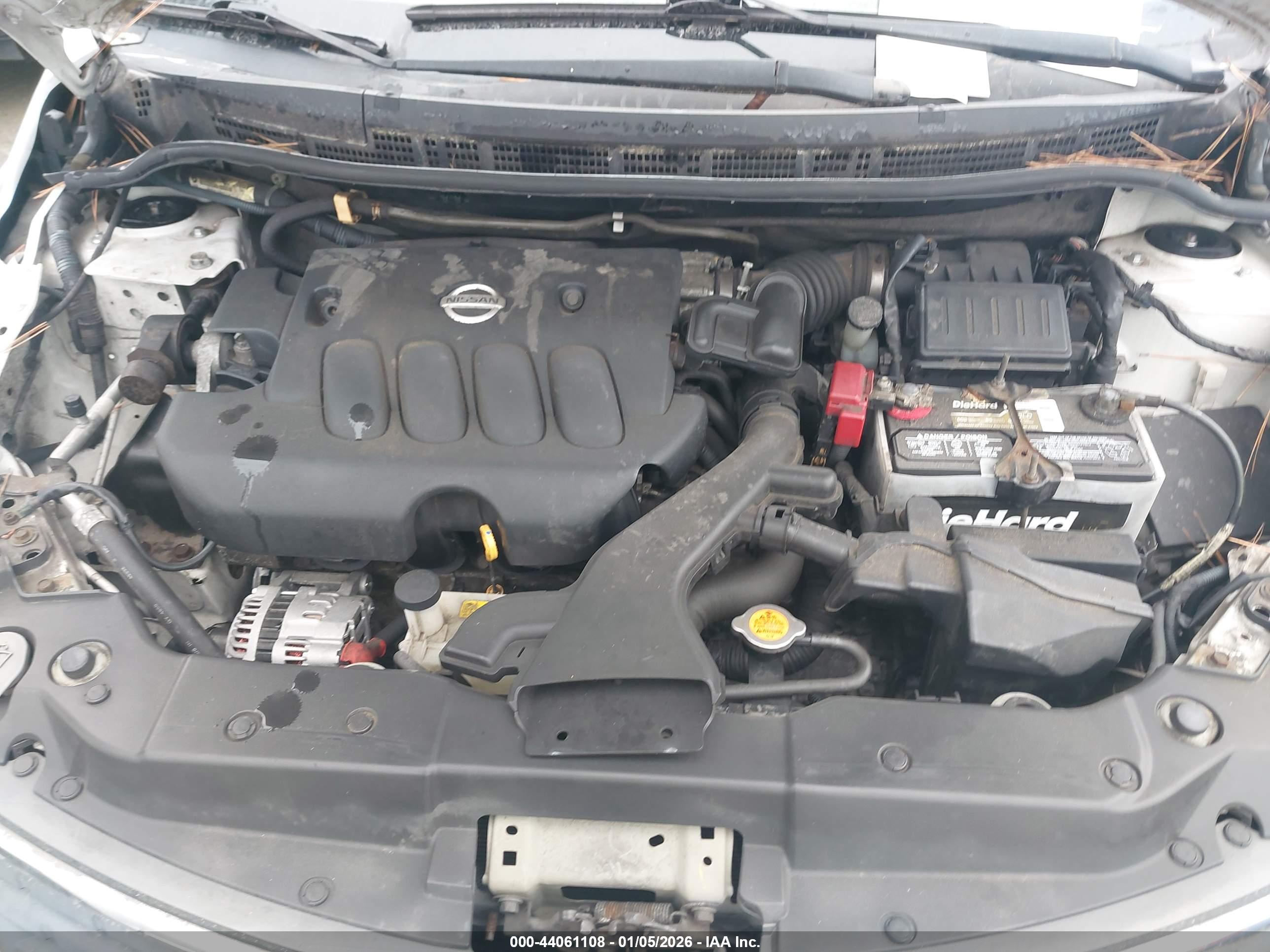 NISSAN VERSA image 10
