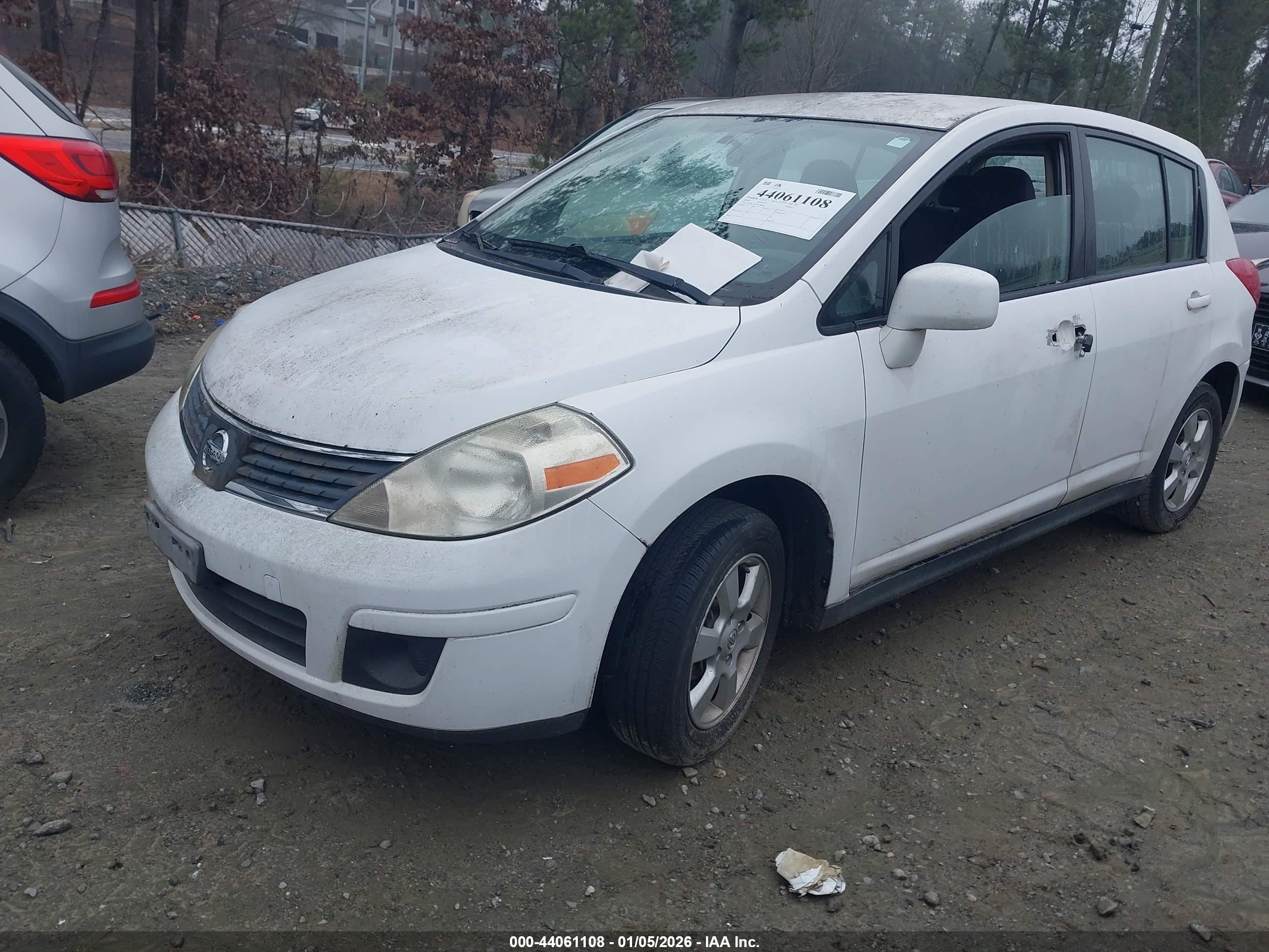 NISSAN VERSA image 2