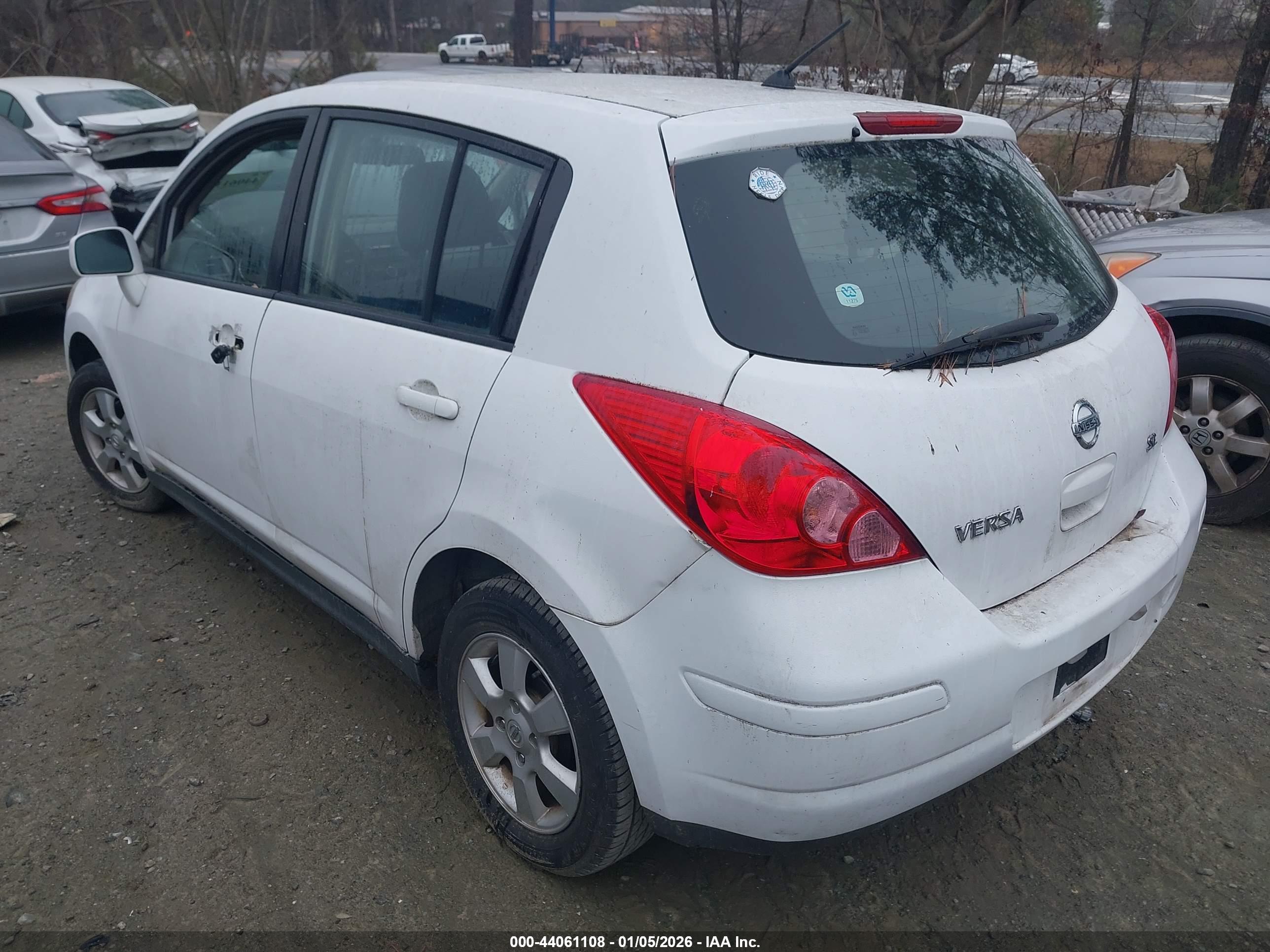 NISSAN VERSA image 3