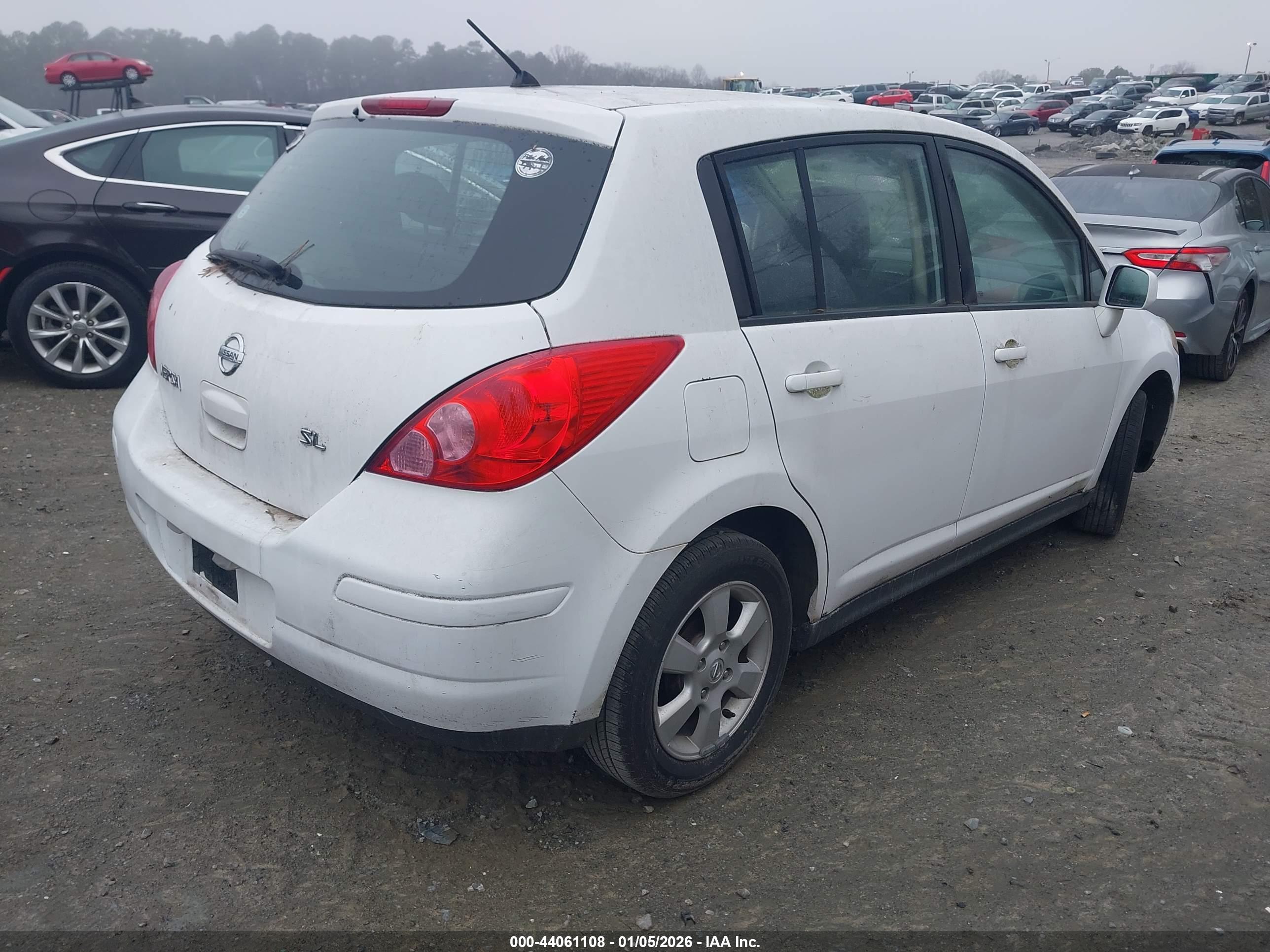 NISSAN VERSA image 4