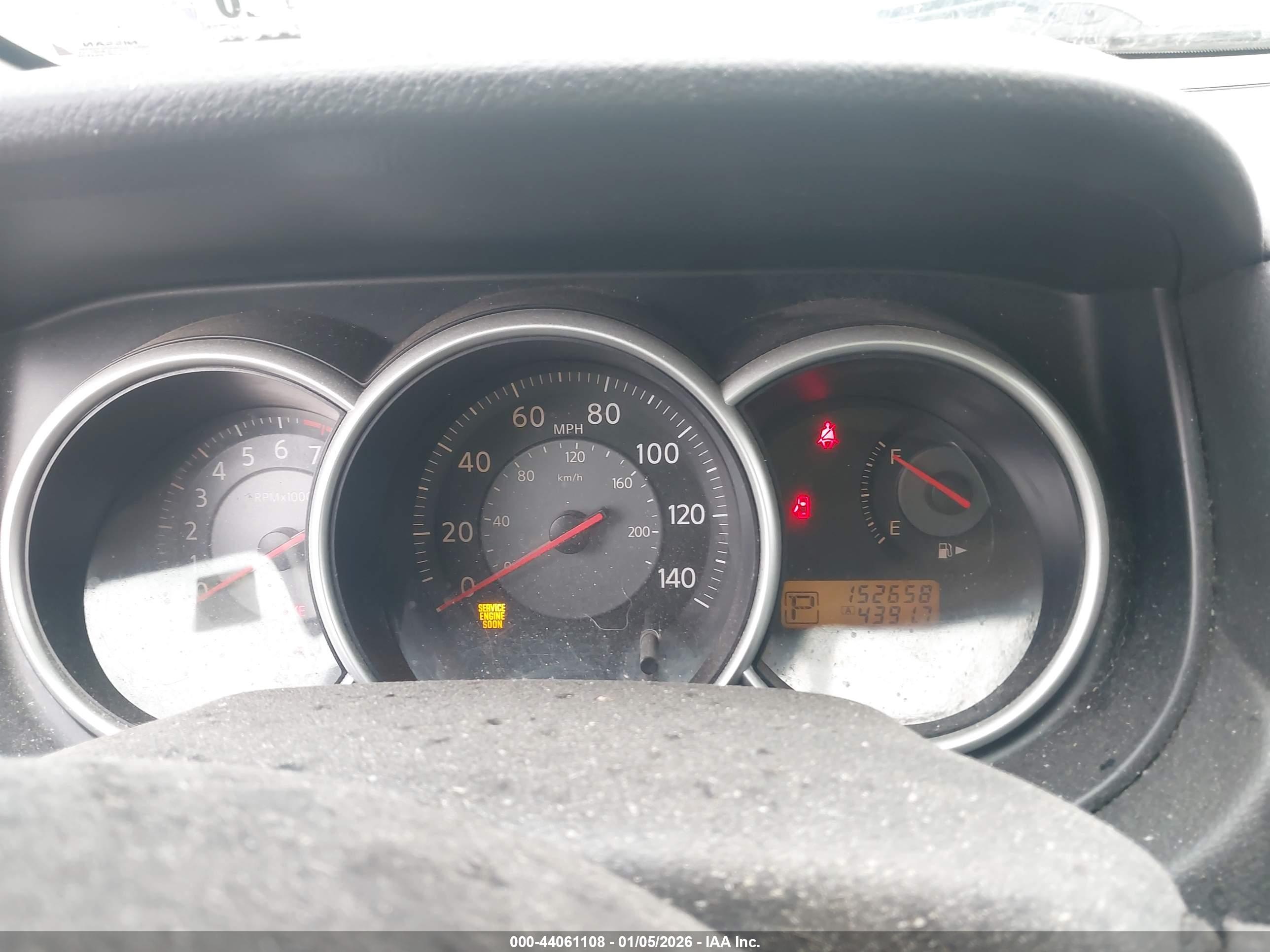 NISSAN VERSA image 7