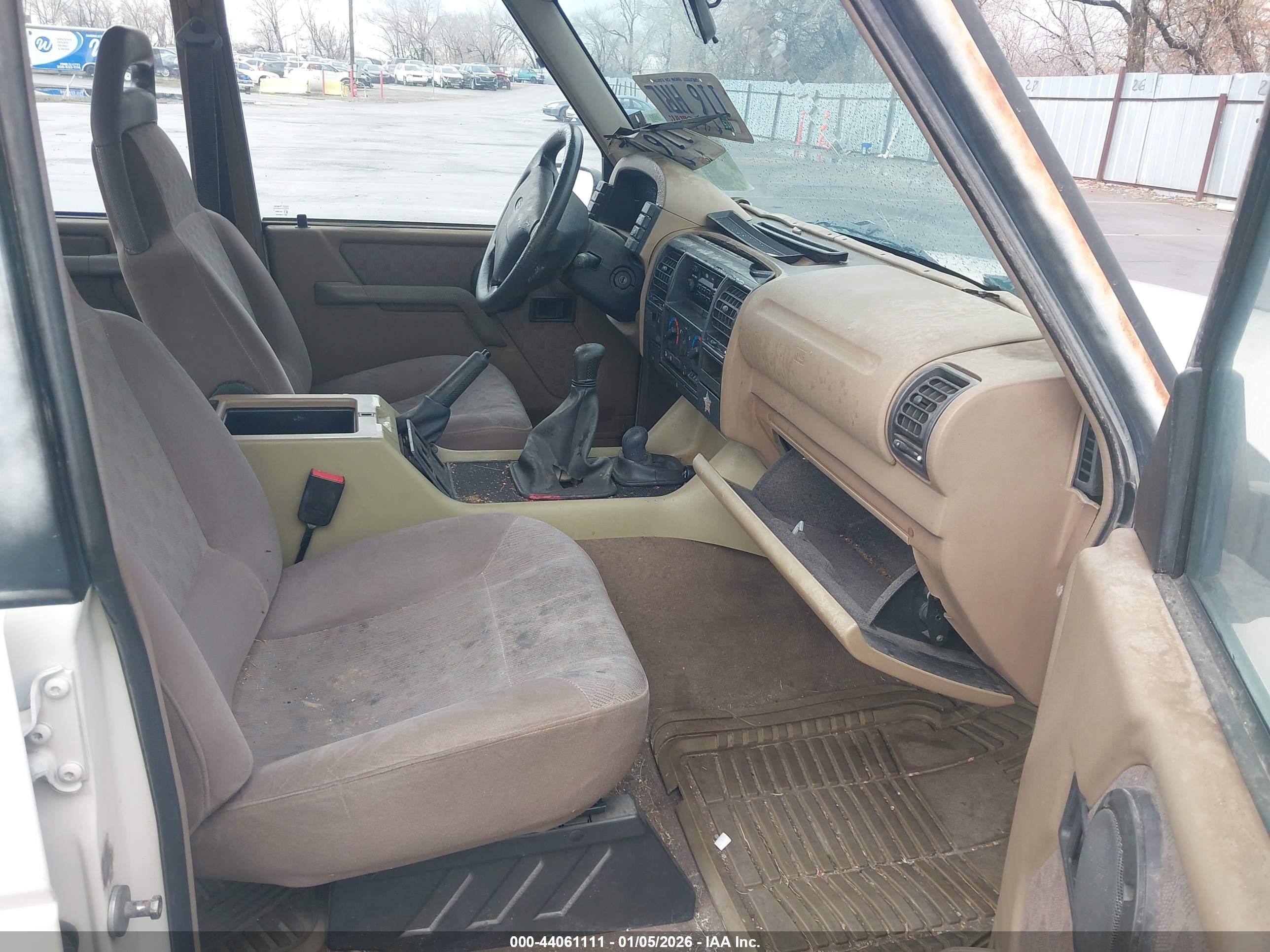LAND ROVER image 5