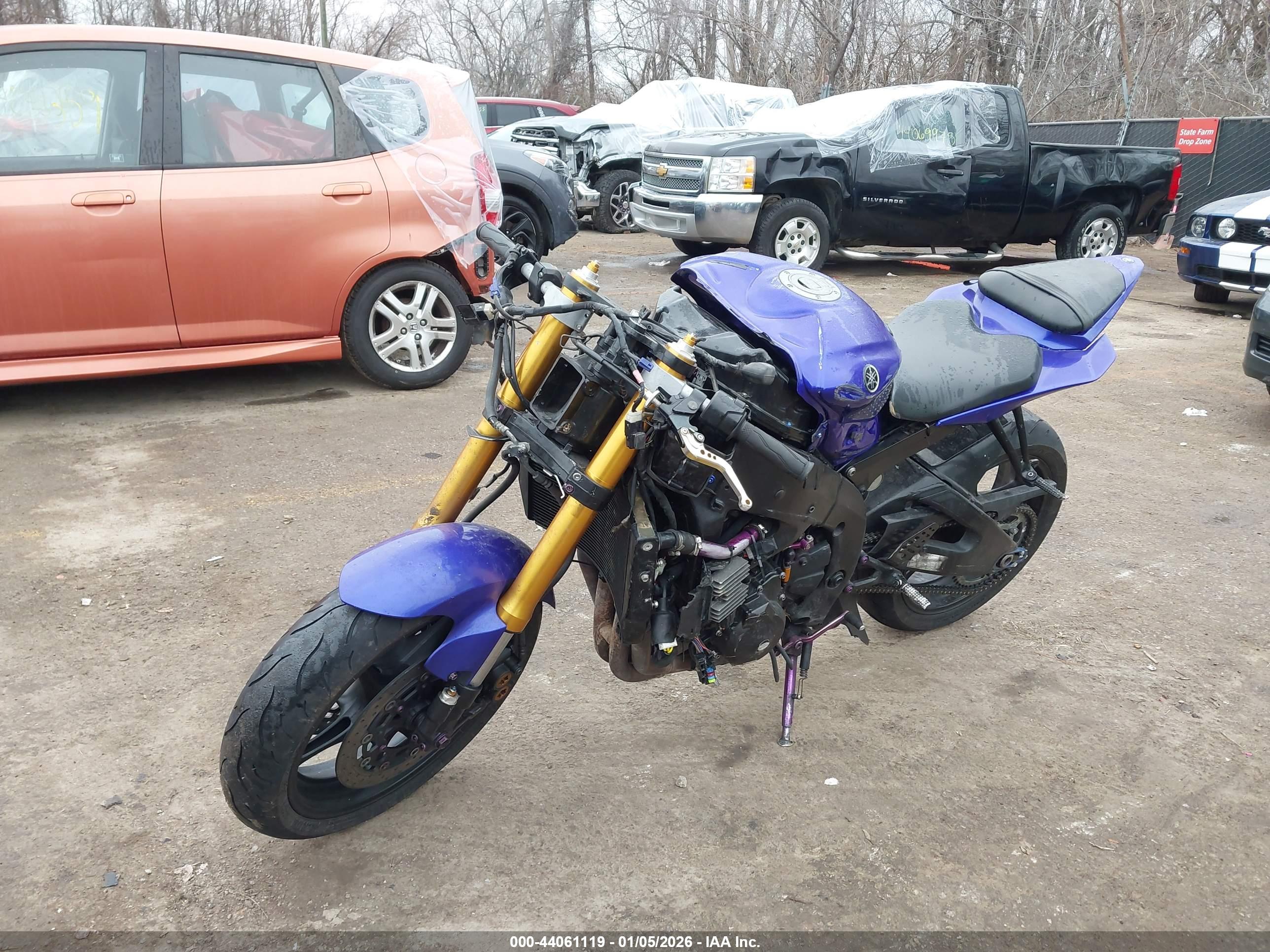 YAMAHA YZFR6 image 2