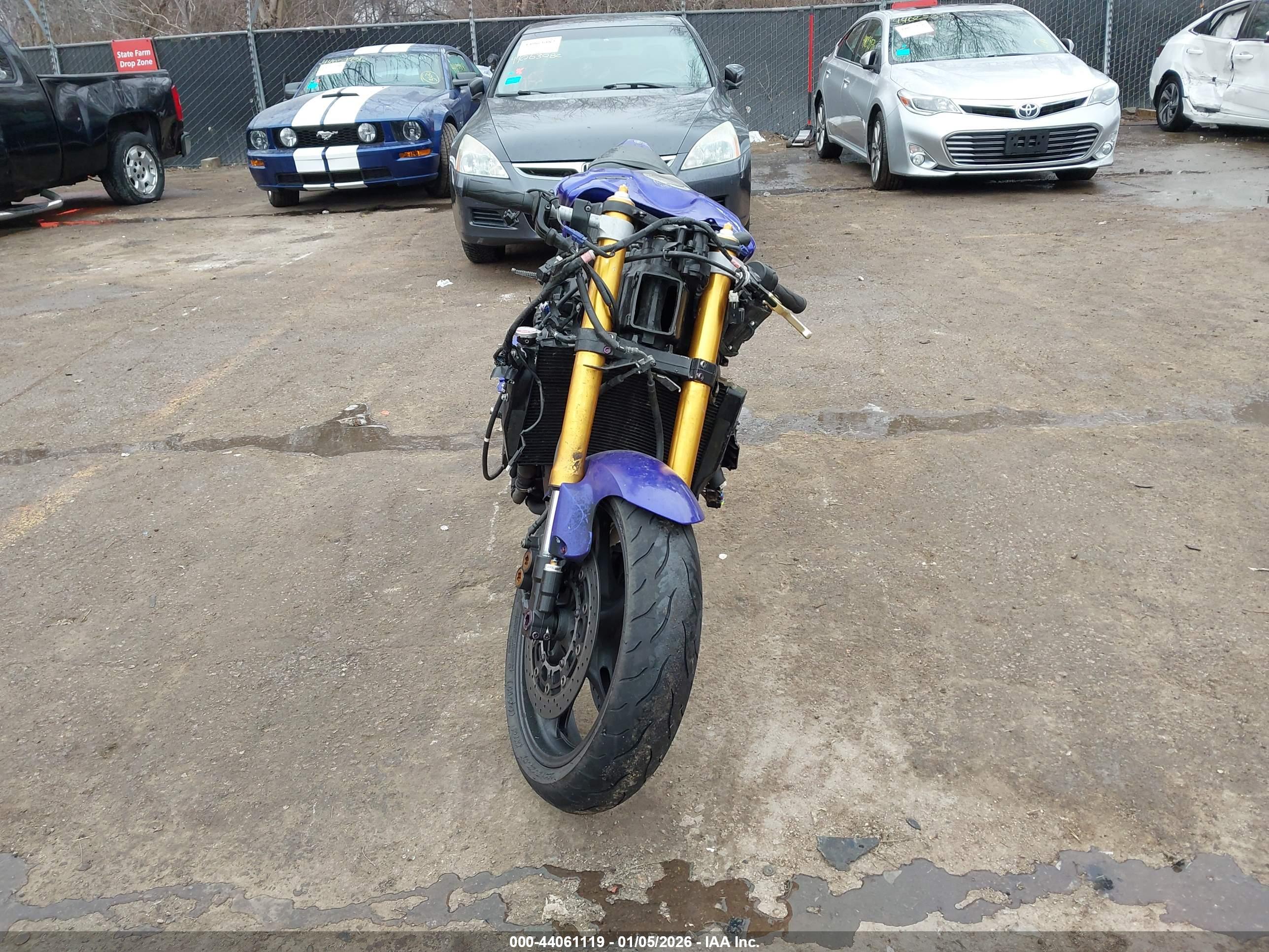 YAMAHA YZFR6 image 5