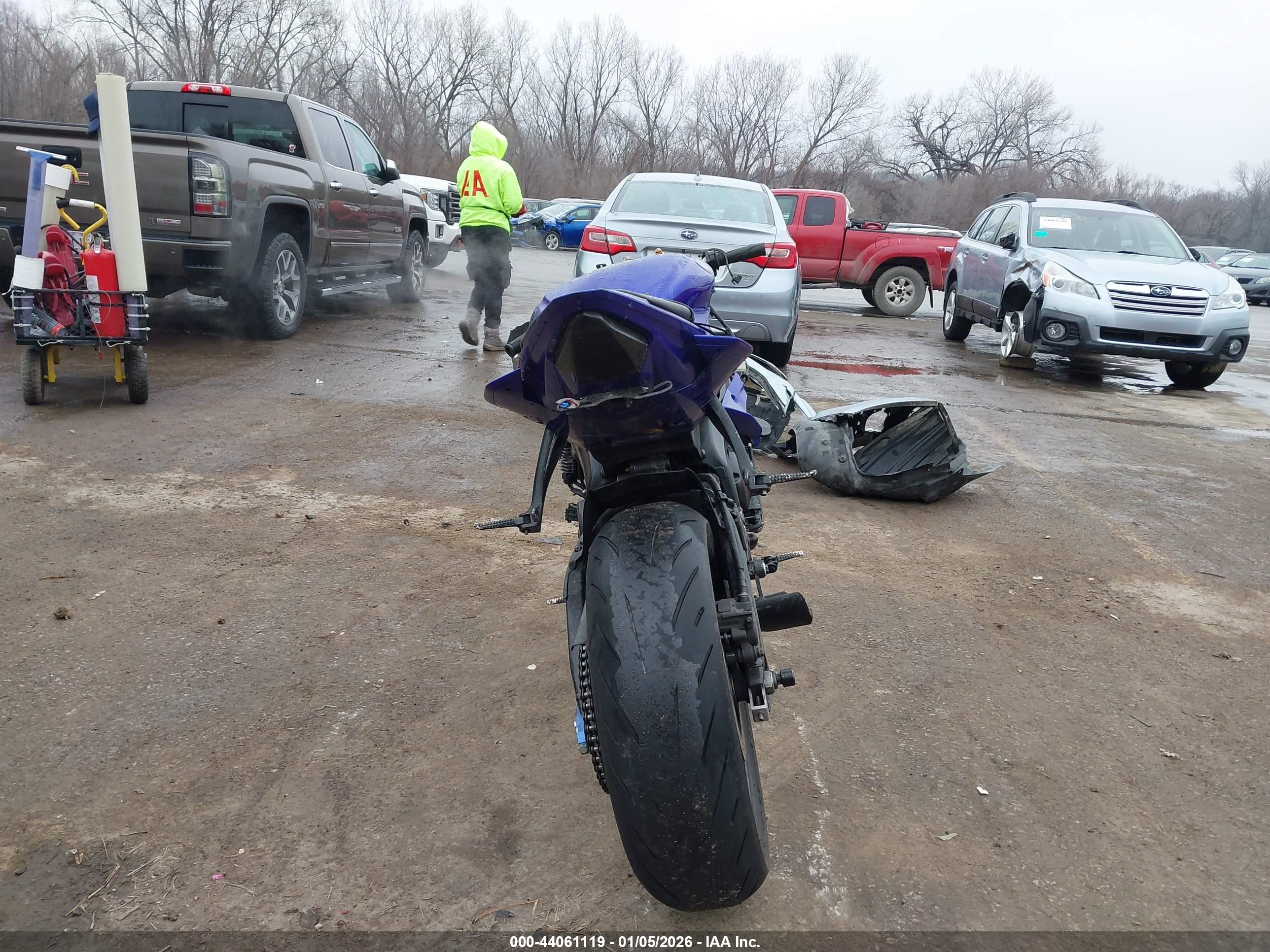YAMAHA YZFR6 image 6