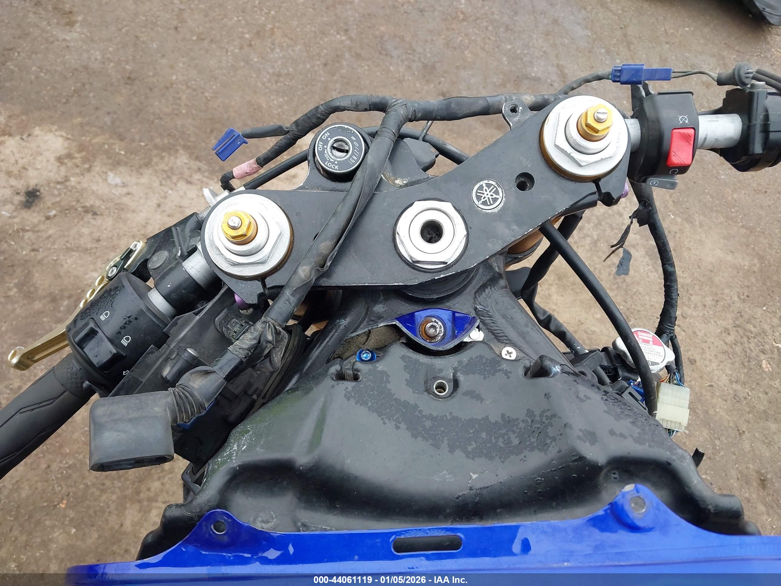YAMAHA YZFR6 image 7