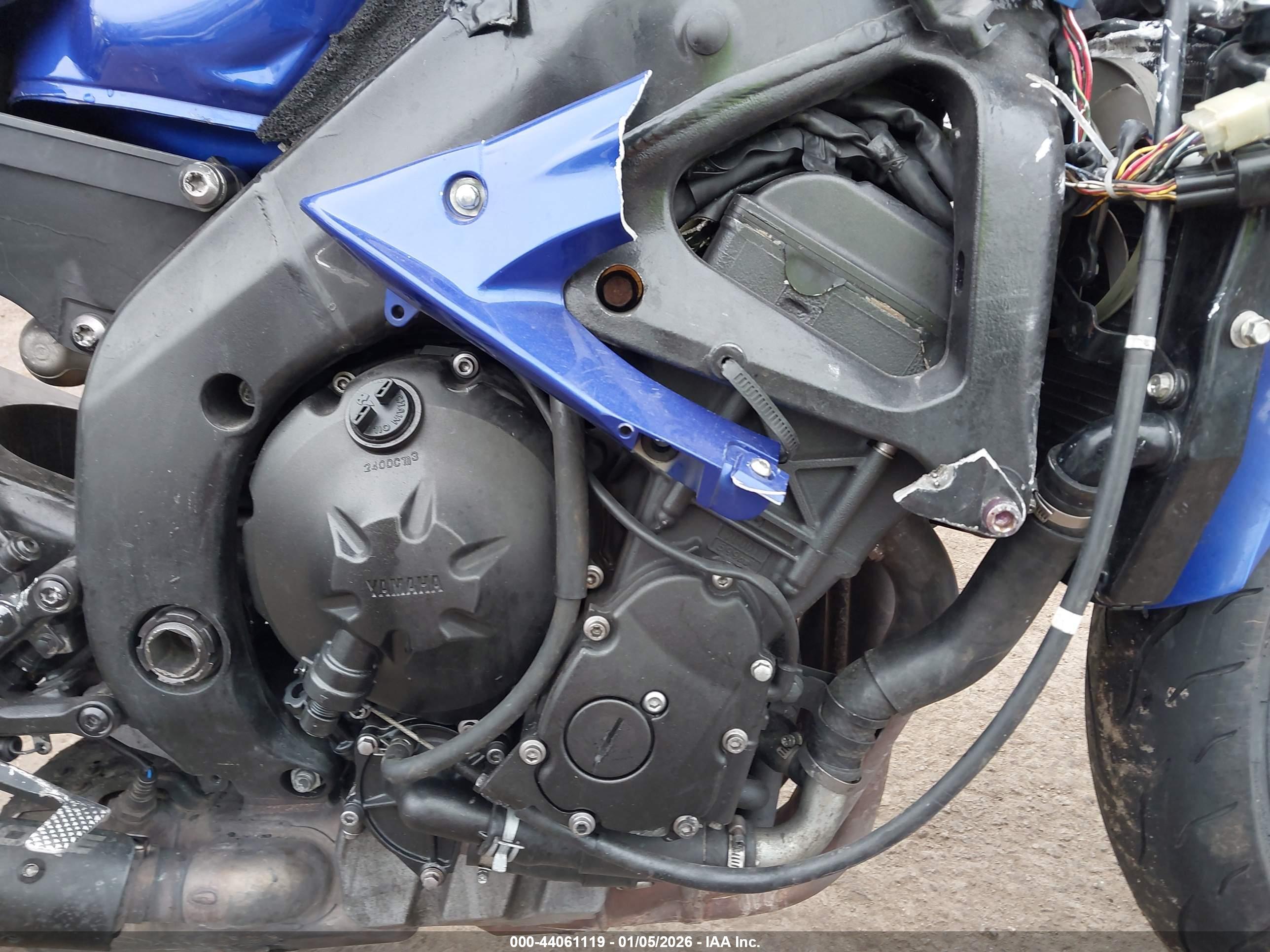 YAMAHA YZFR6 image 8
