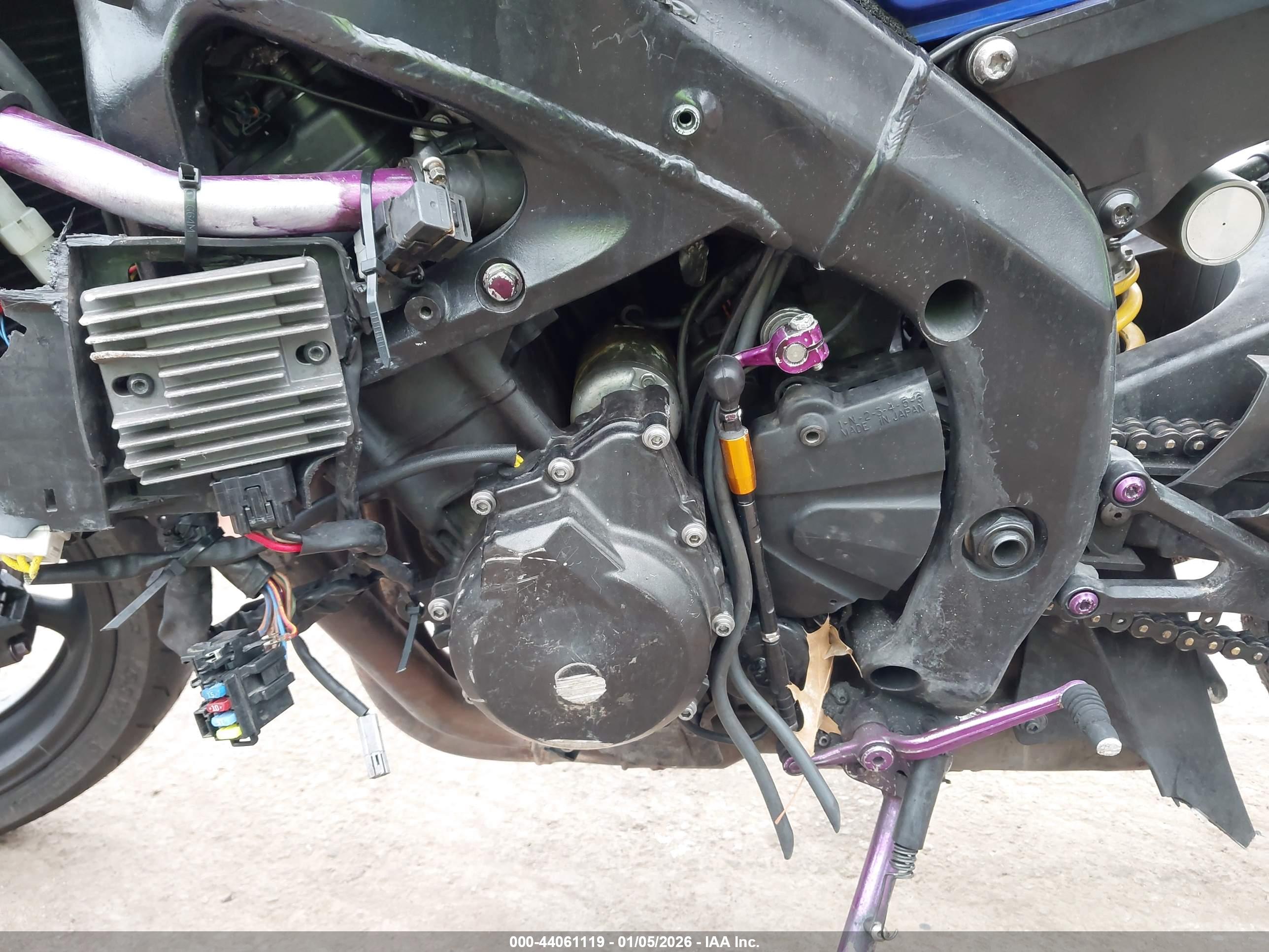 YAMAHA YZFR6 image 9