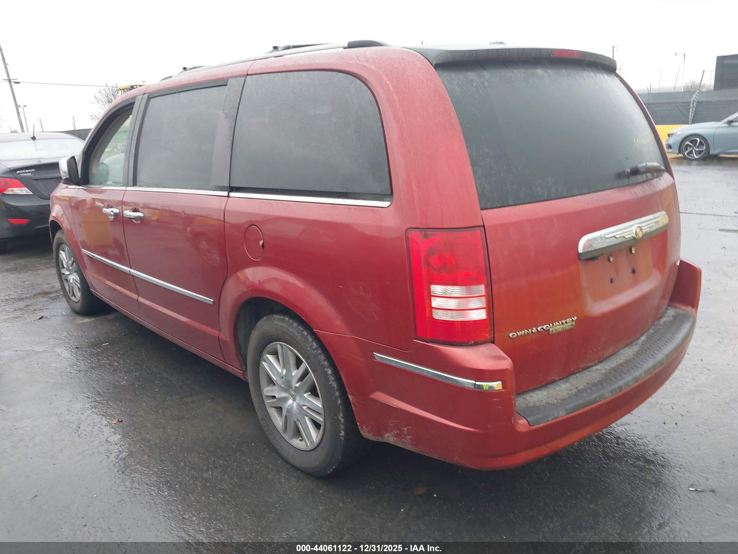 CHRYSLER TOWN image 3