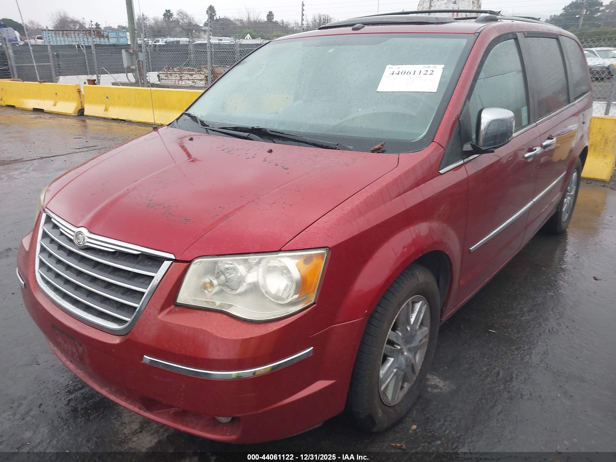 CHRYSLER TOWN image 6