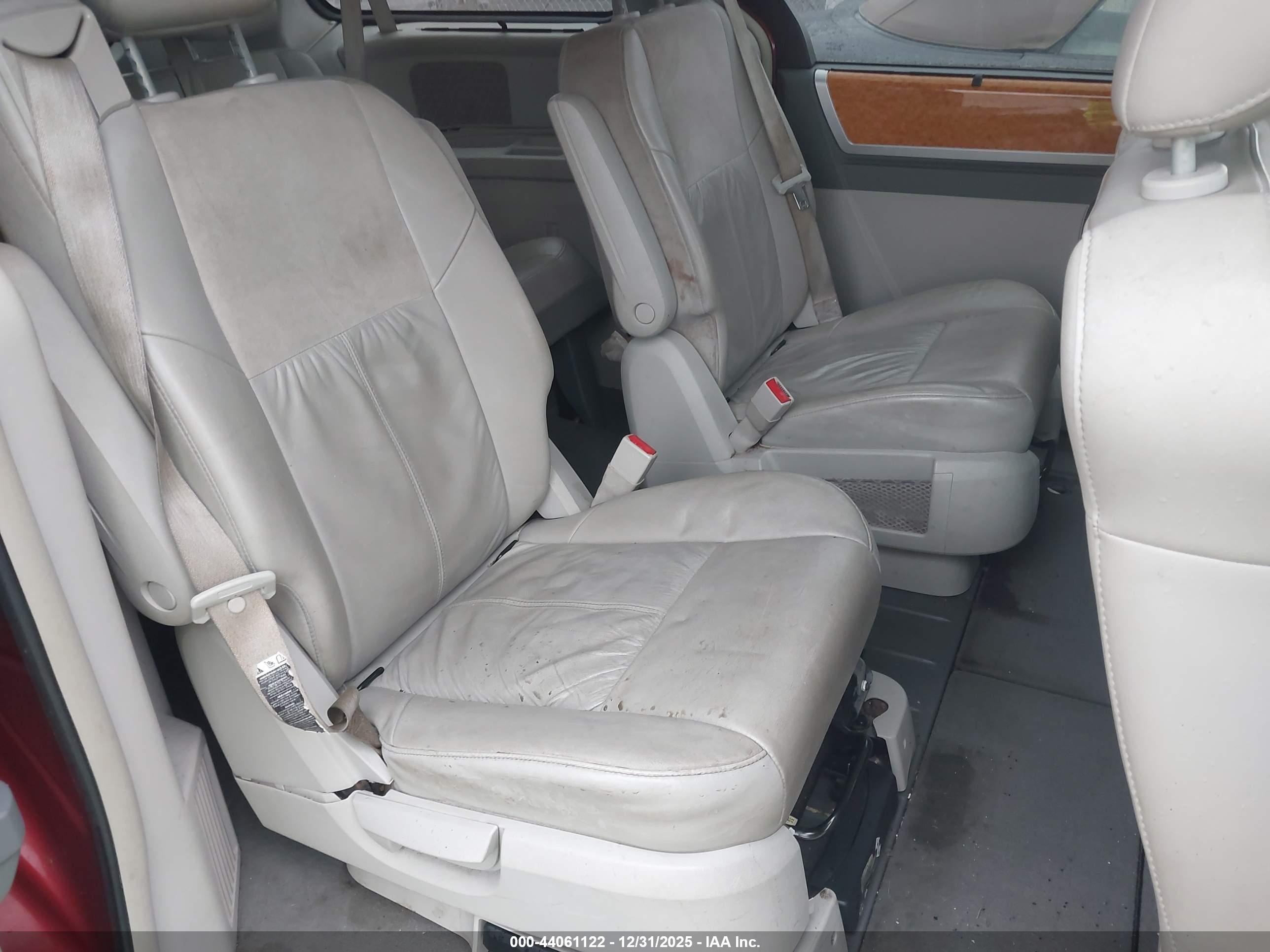 CHRYSLER TOWN image 8