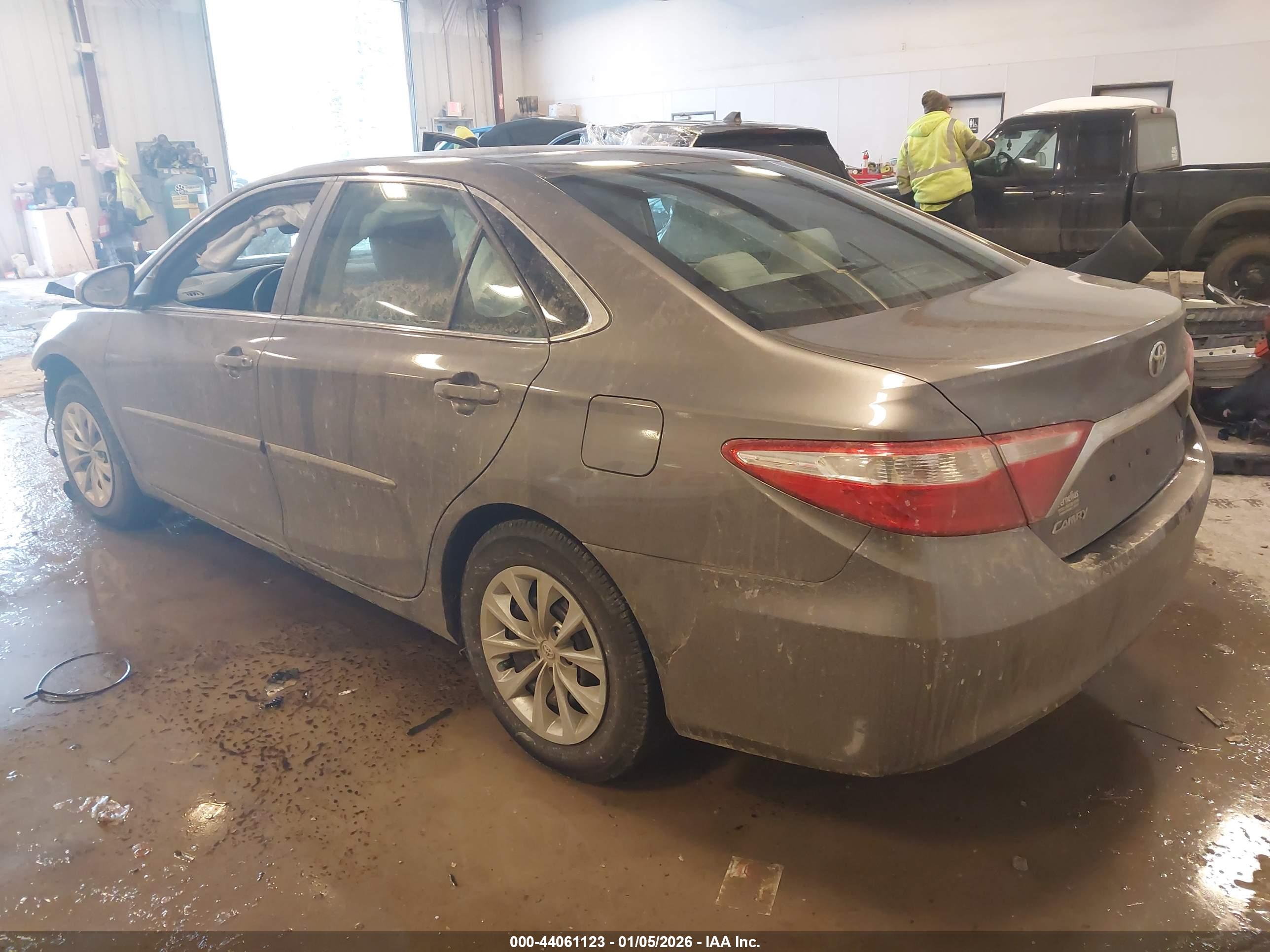 TOYOTA CAMRY image 3