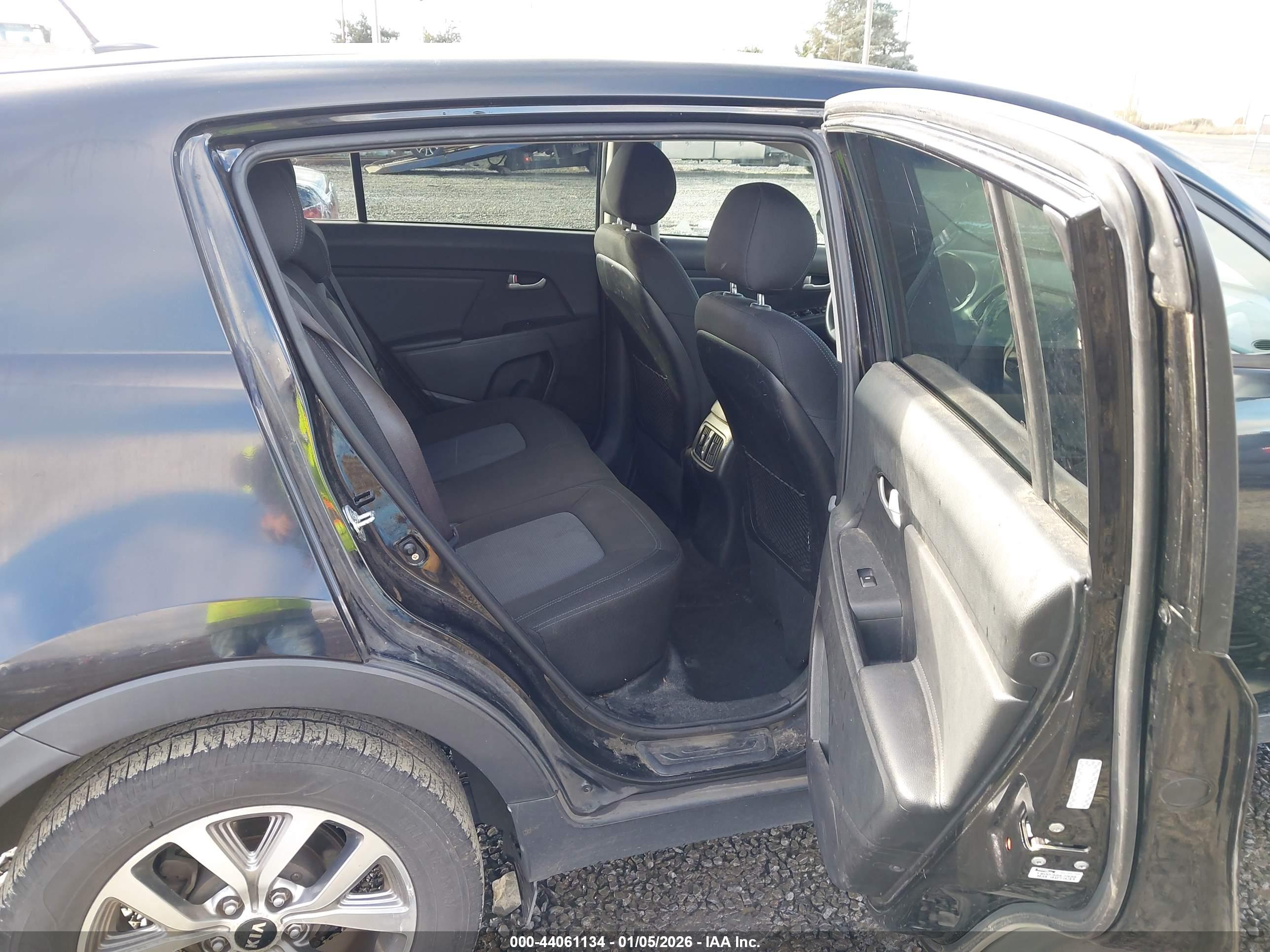 KIA SPORTAGE image 8