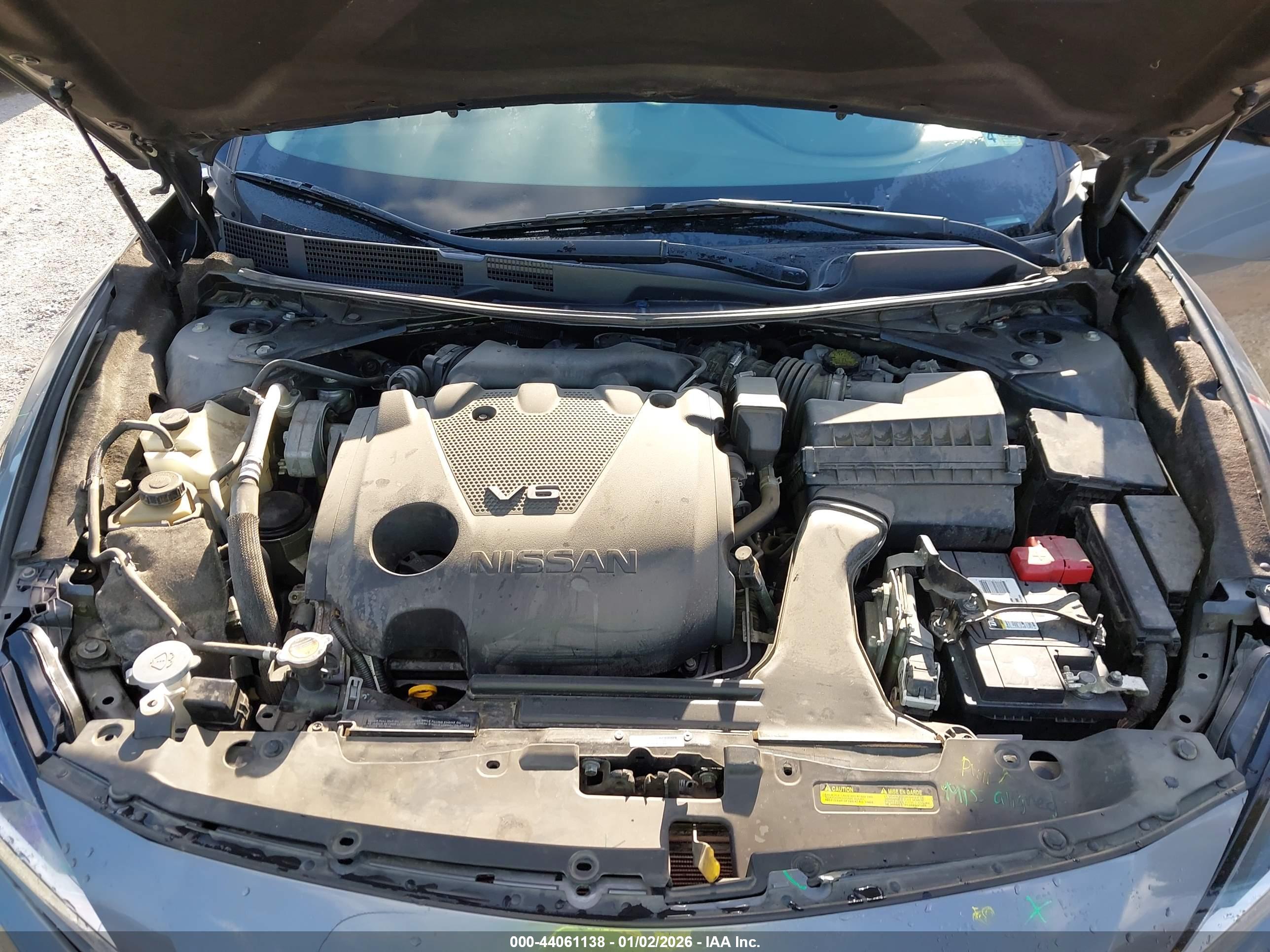 NISSAN MAXIMA image 10