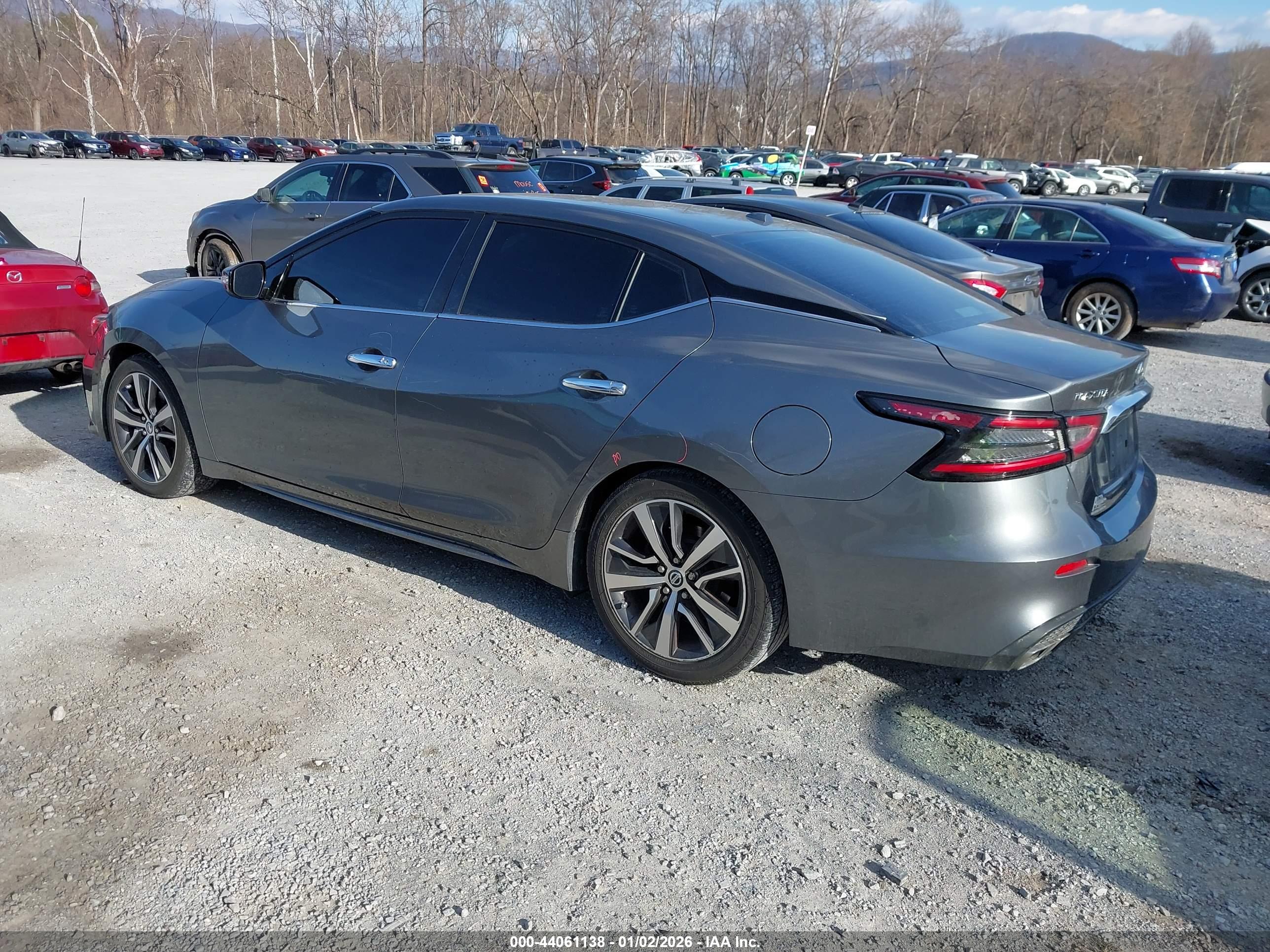NISSAN MAXIMA image 3