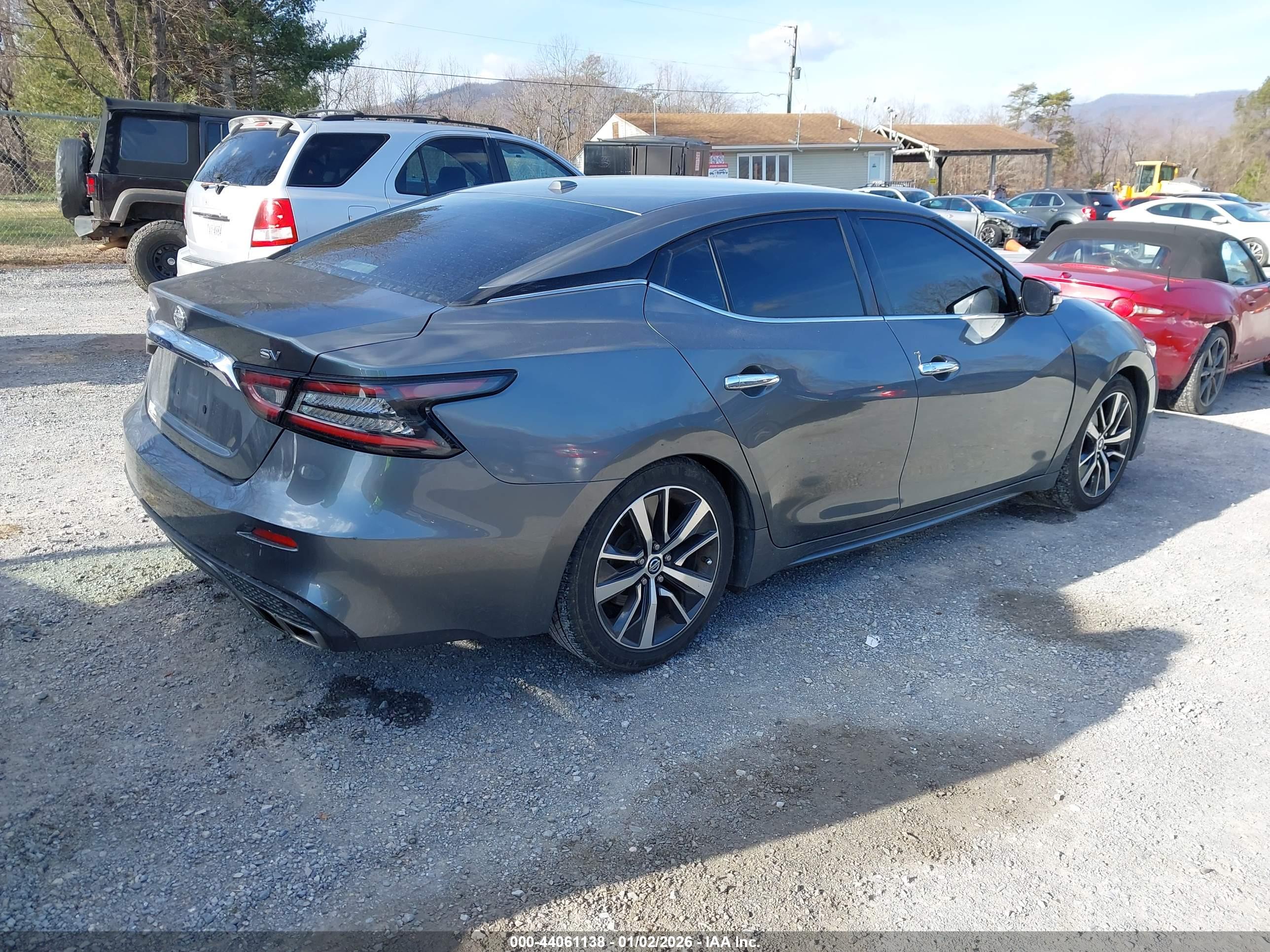 NISSAN MAXIMA image 4