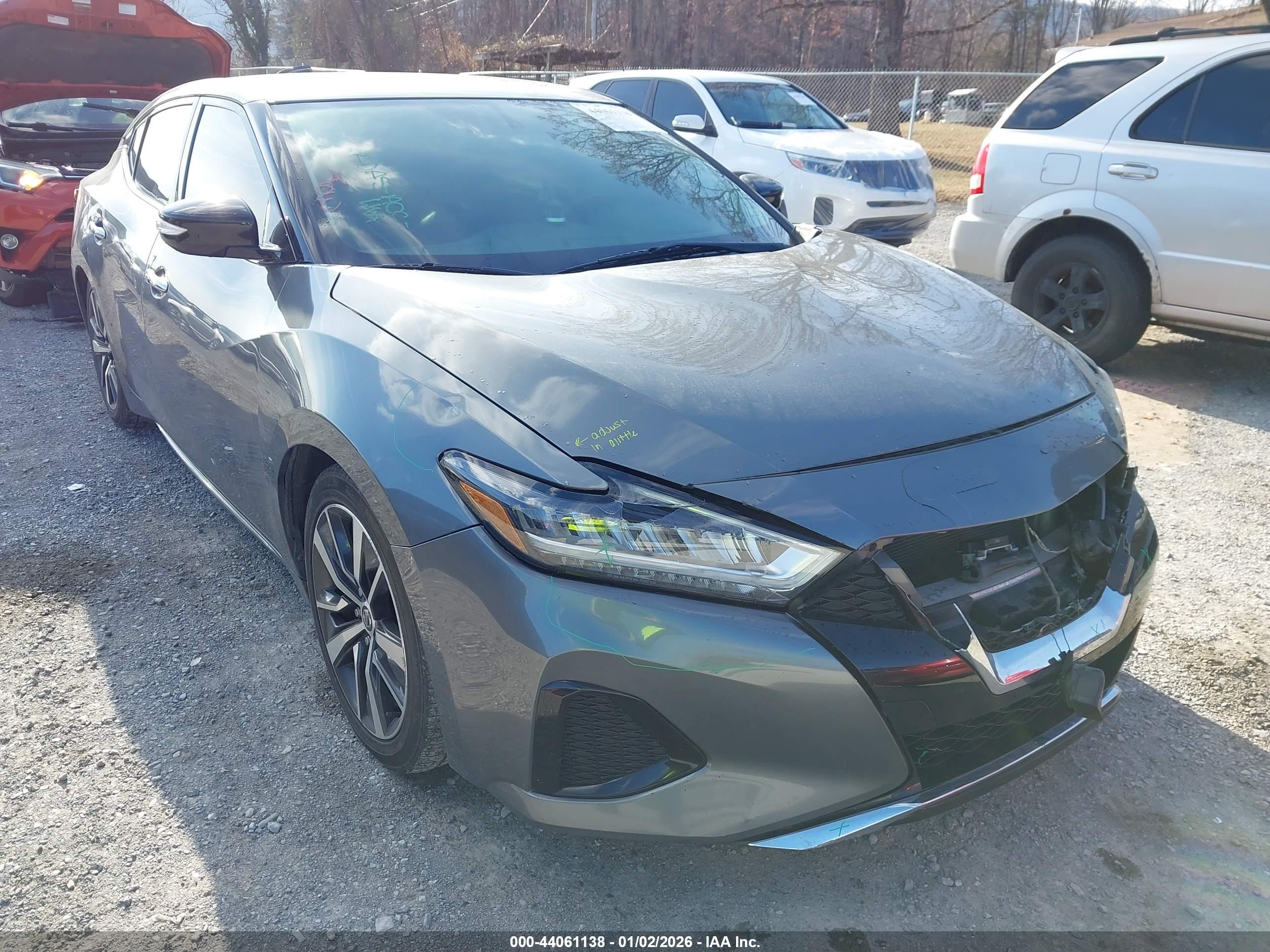 NISSAN MAXIMA image 6