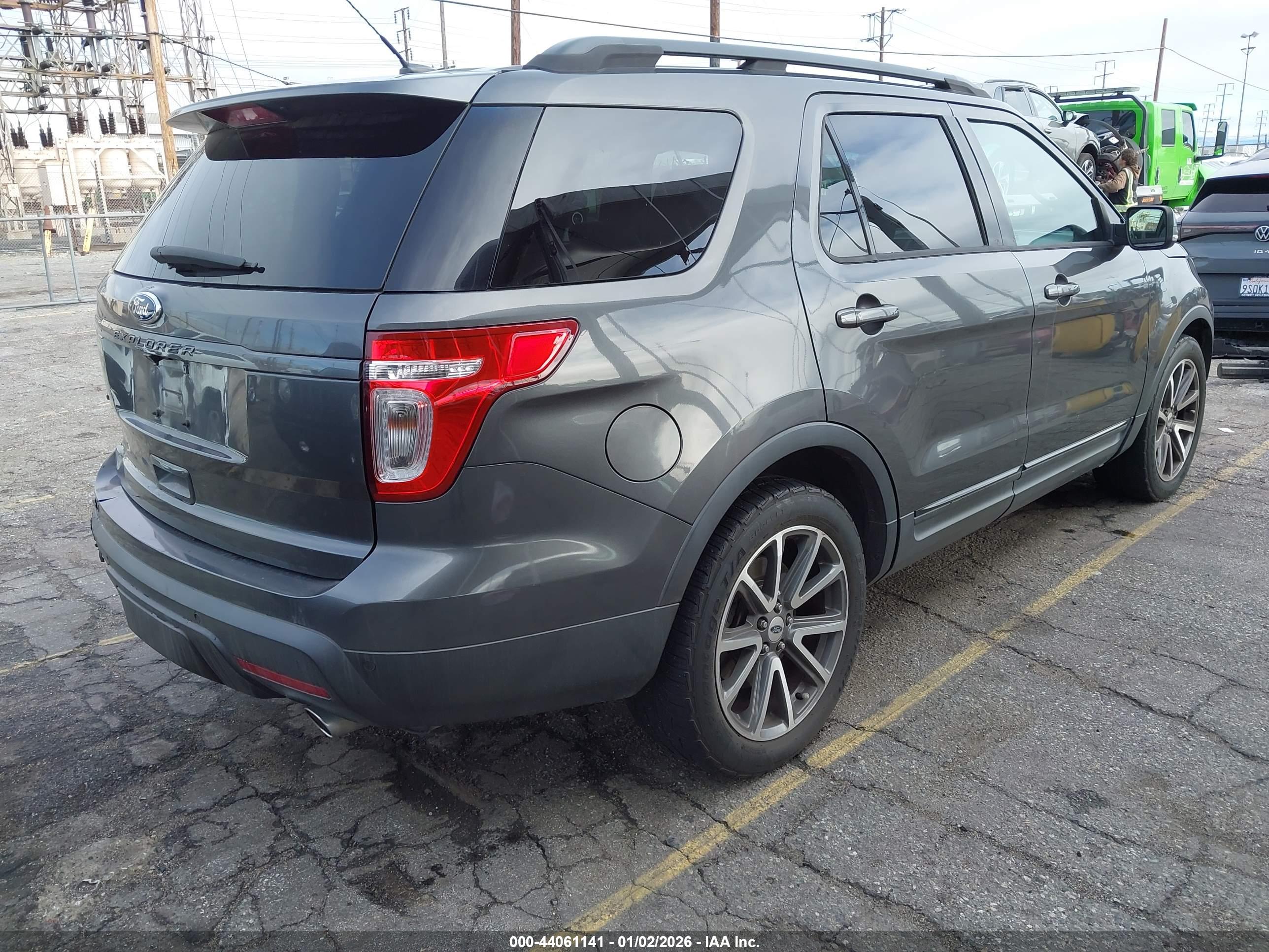 FORD EXPLORER image 4