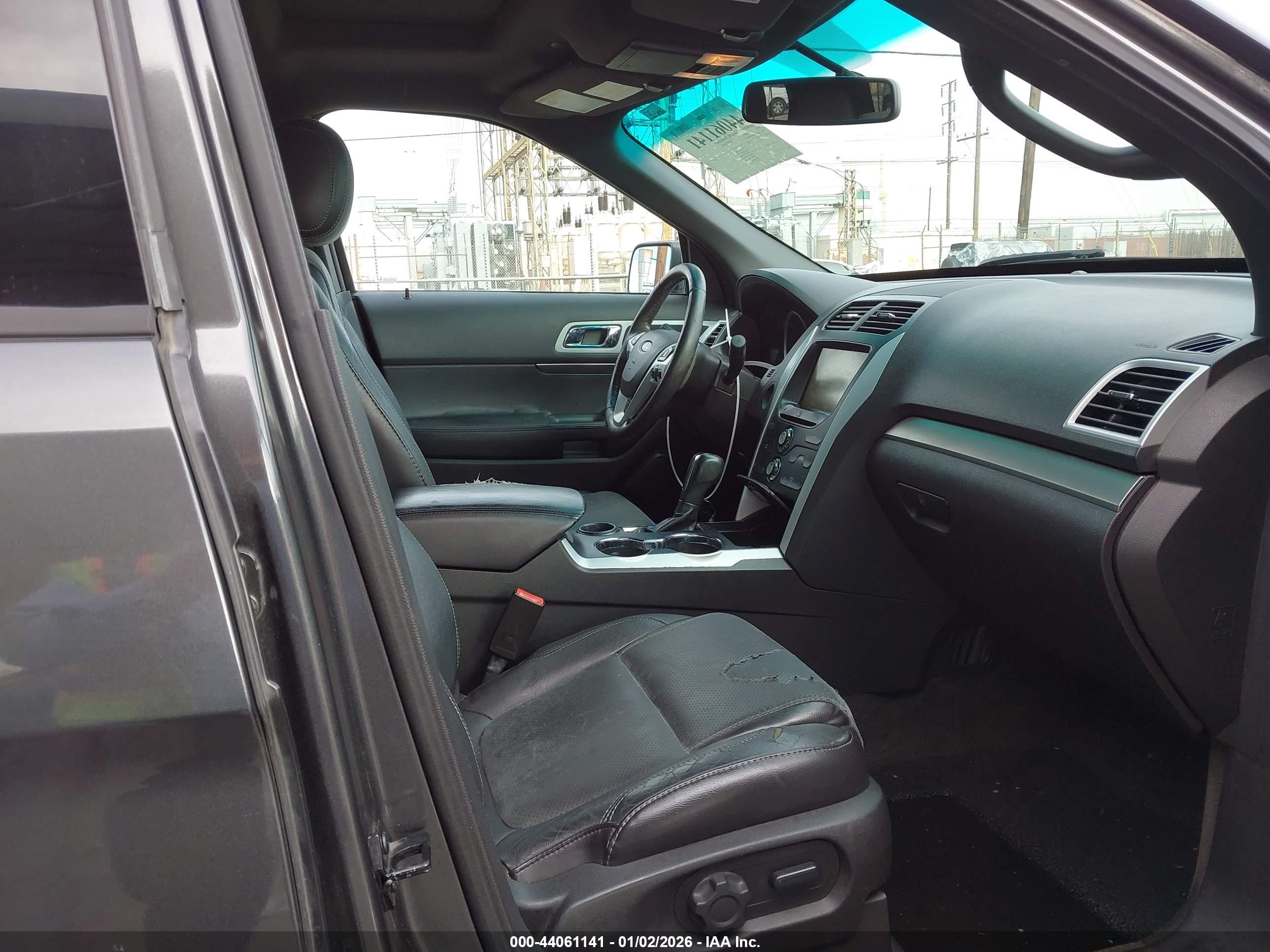 FORD EXPLORER image 5