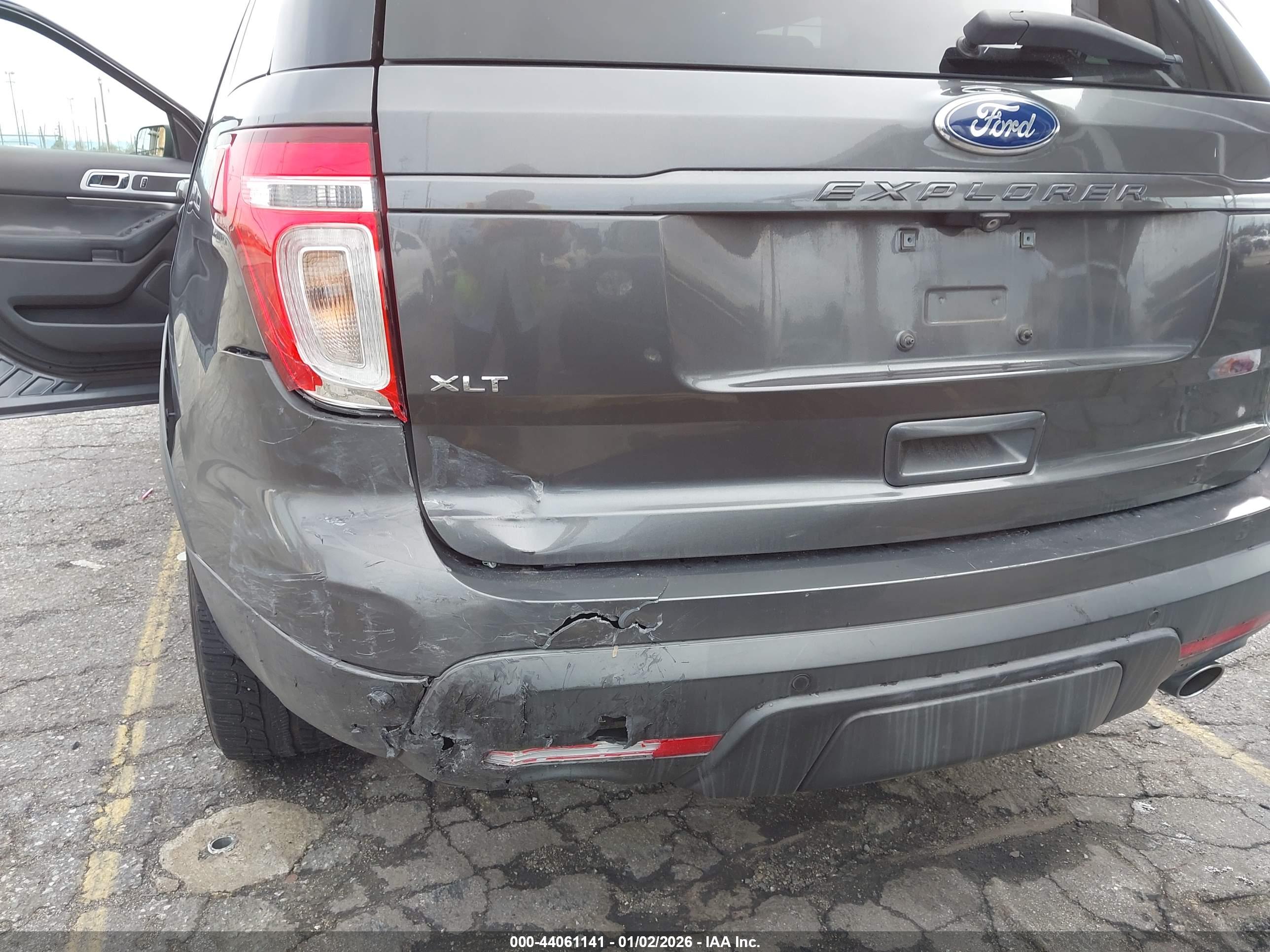 FORD EXPLORER image 6