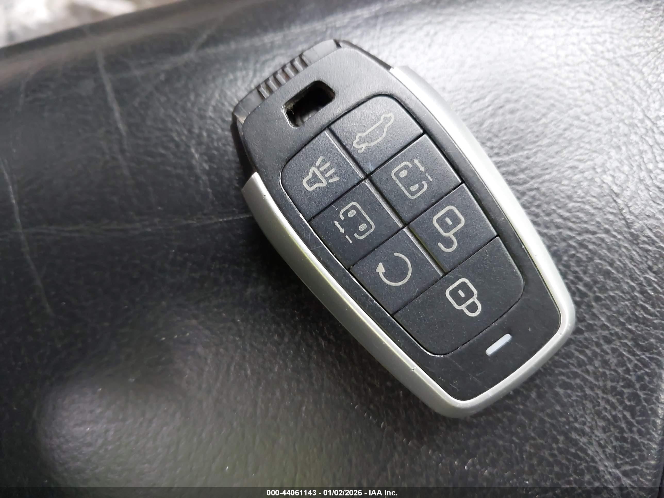 CHRYSLER PACIFICA image 11