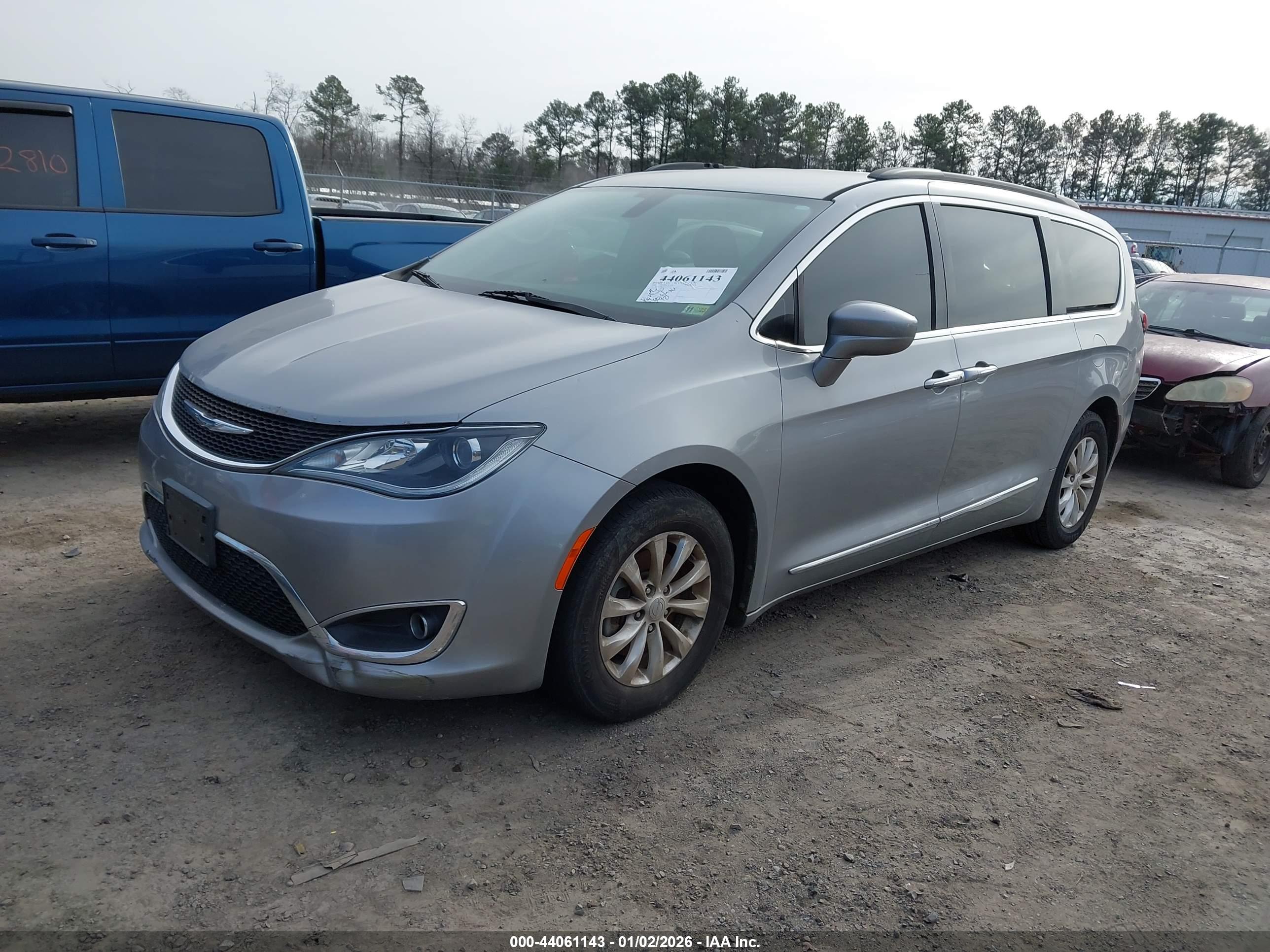 CHRYSLER PACIFICA image 2