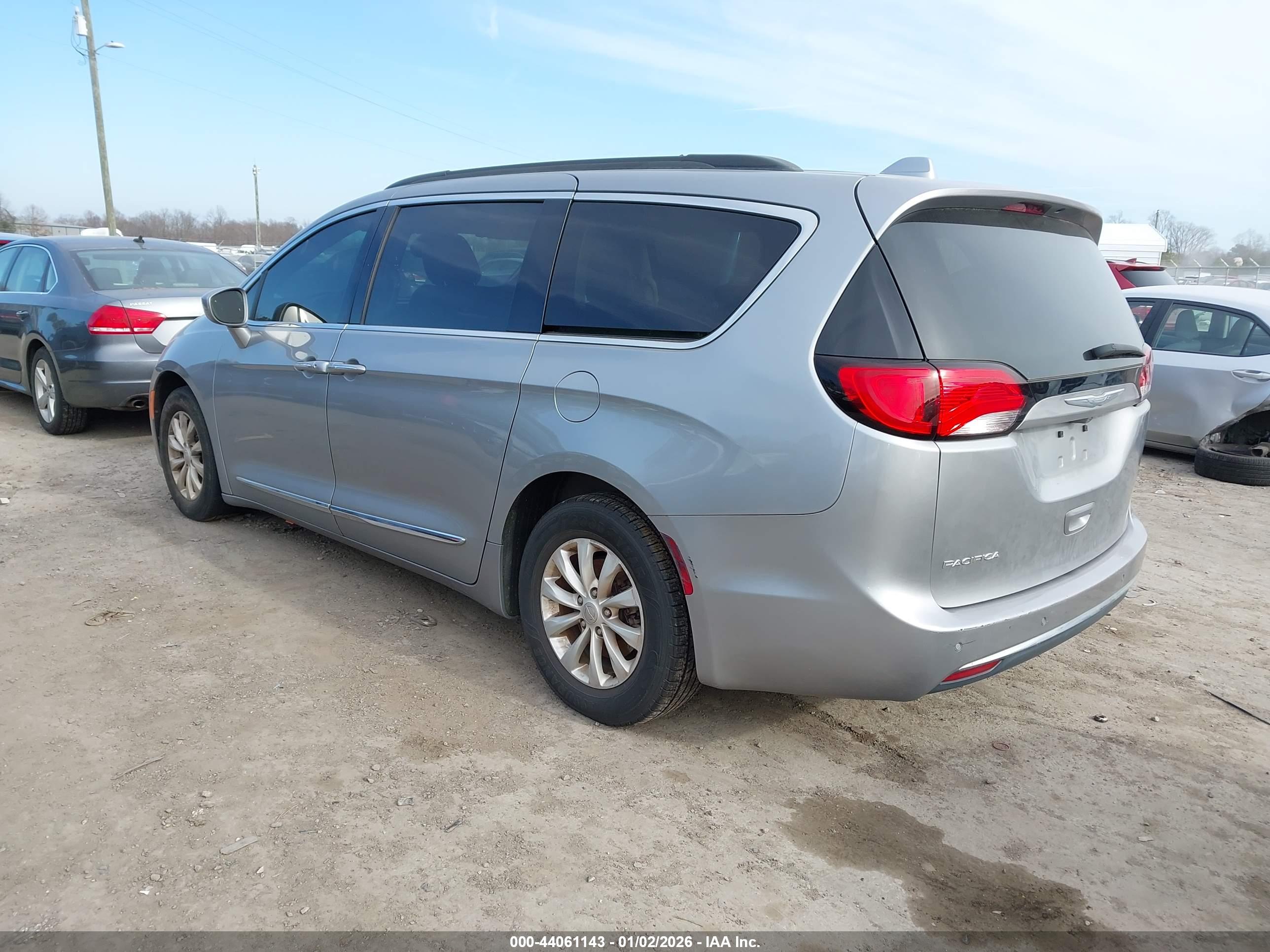 CHRYSLER PACIFICA image 3