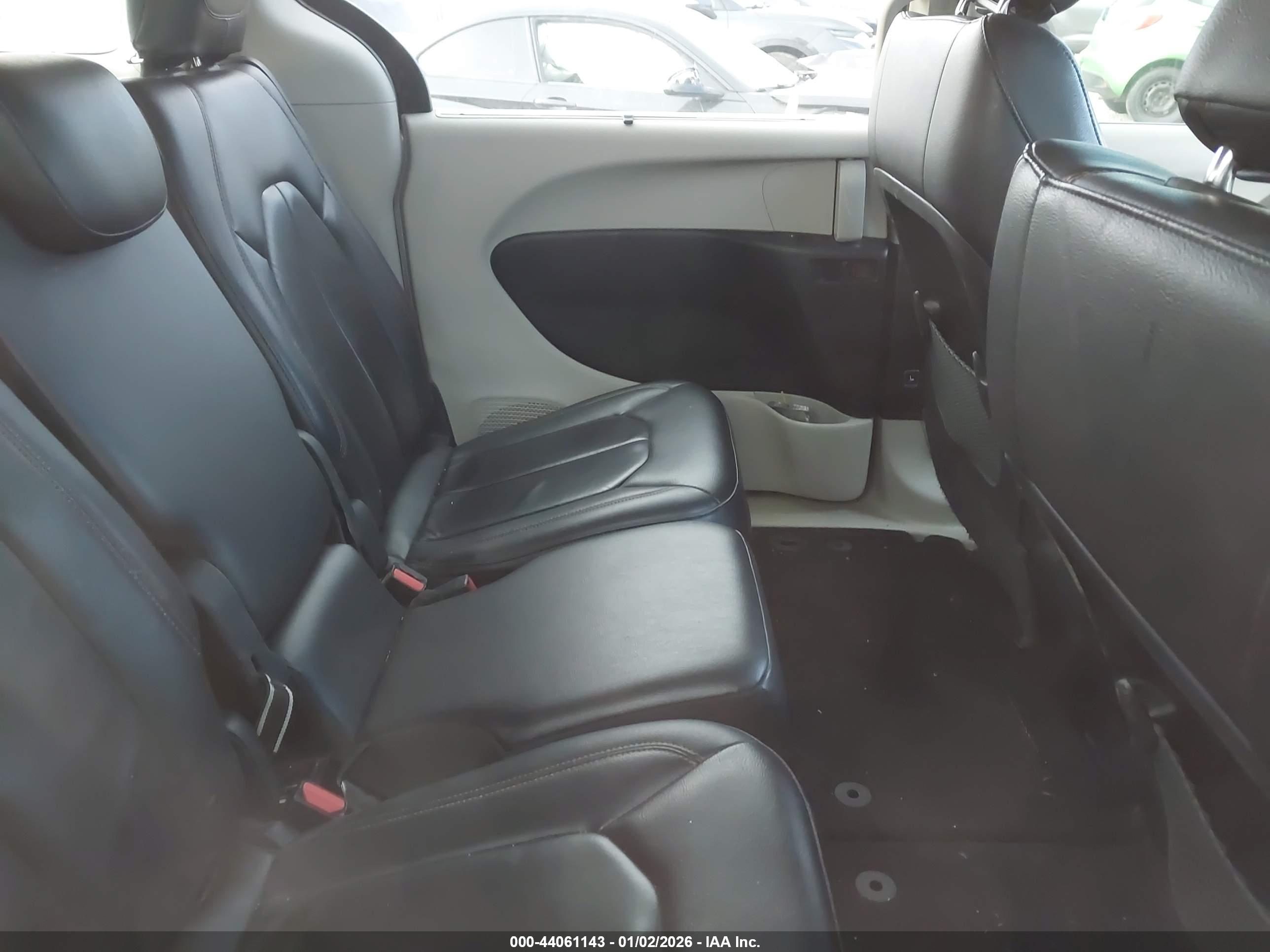 CHRYSLER PACIFICA image 8
