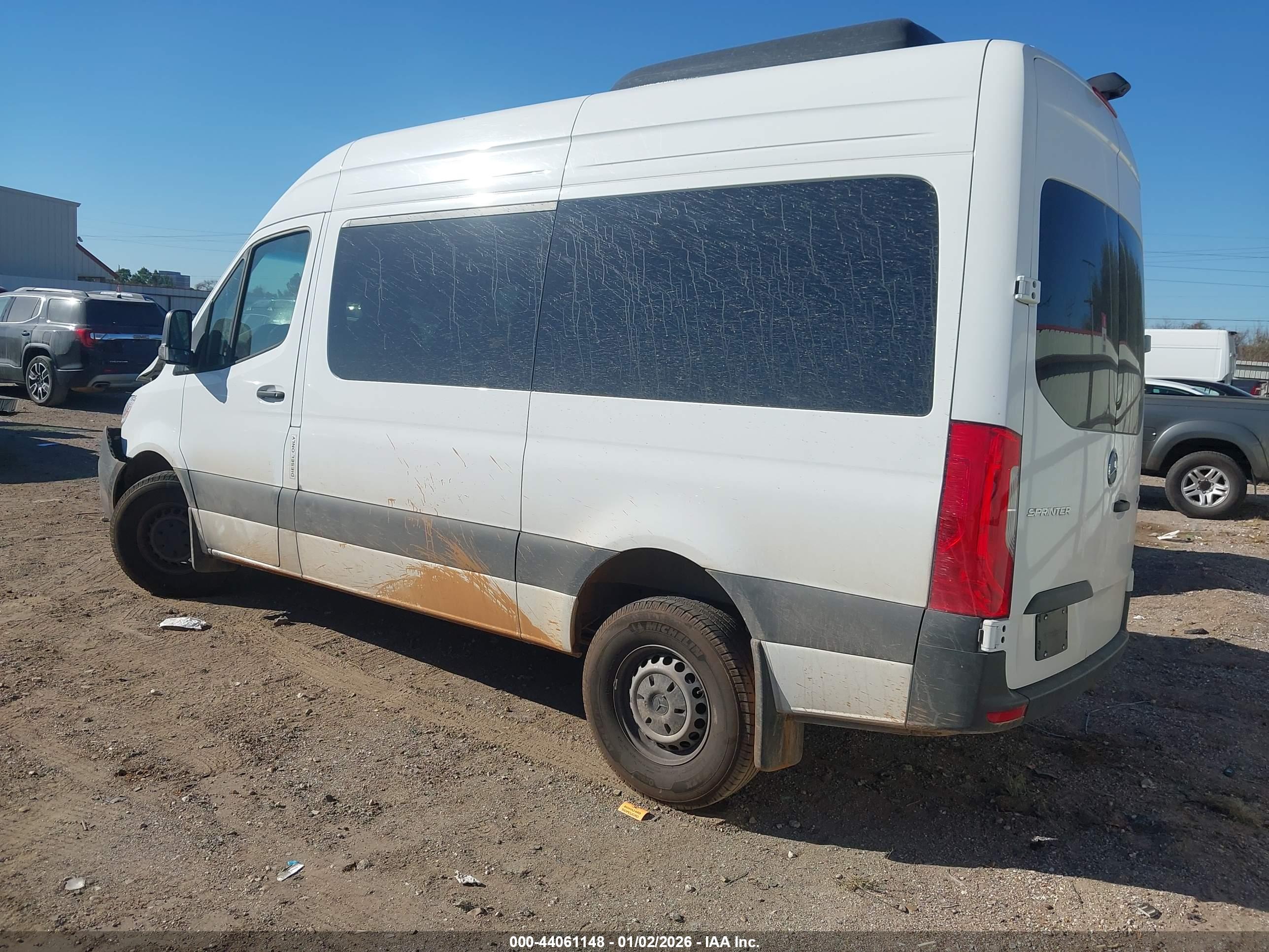 MERCEDES-BENZ SPRINTER image 3