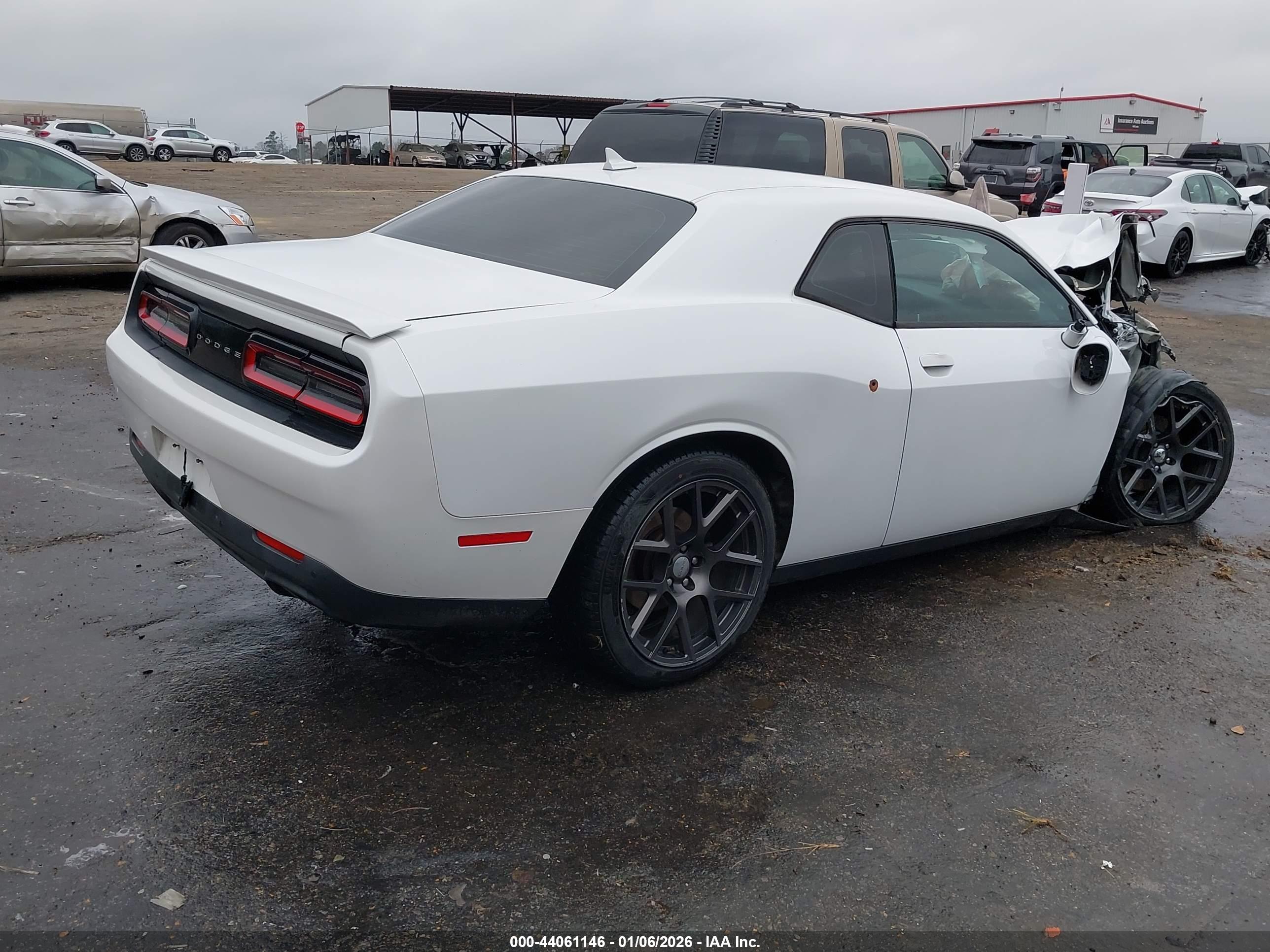 DODGE CHALLENGER image 4