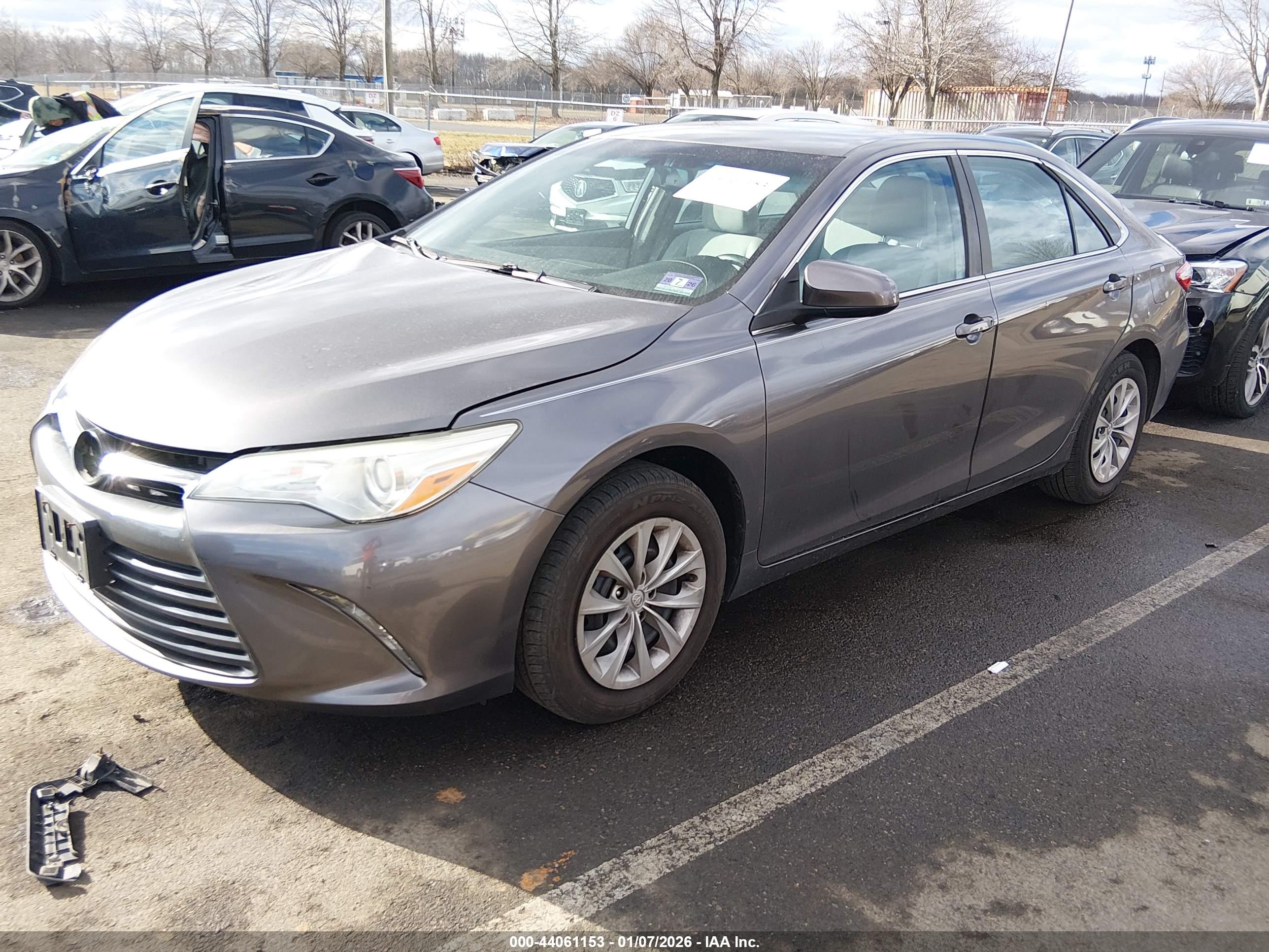 TOYOTA CAMRY image 2