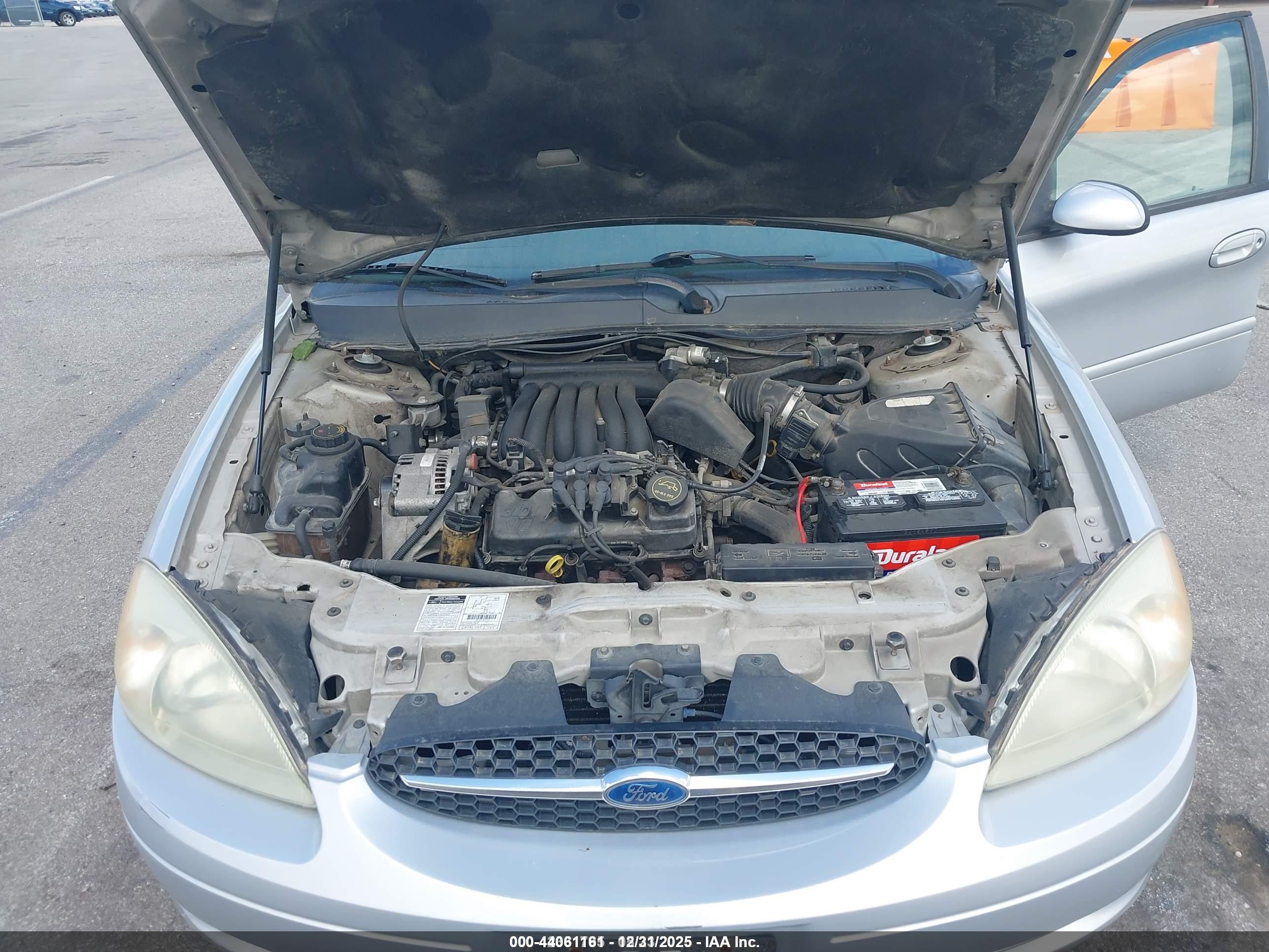 FORD TAURUS image 10