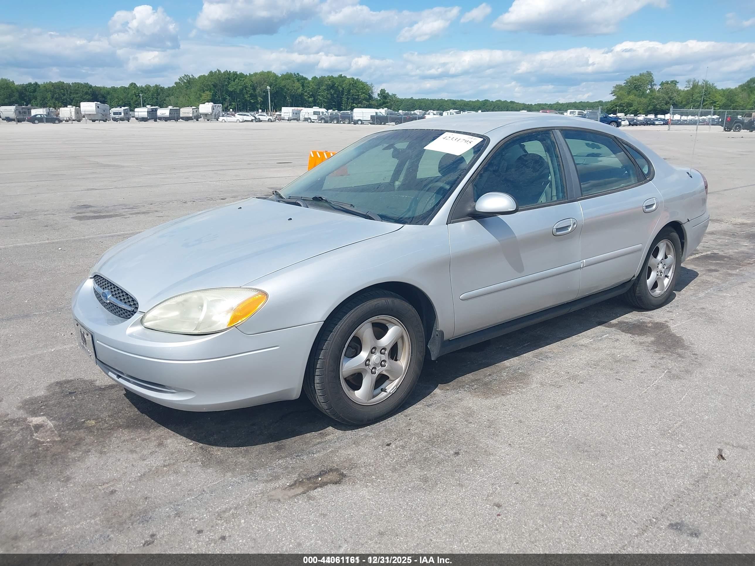 FORD TAURUS image 2