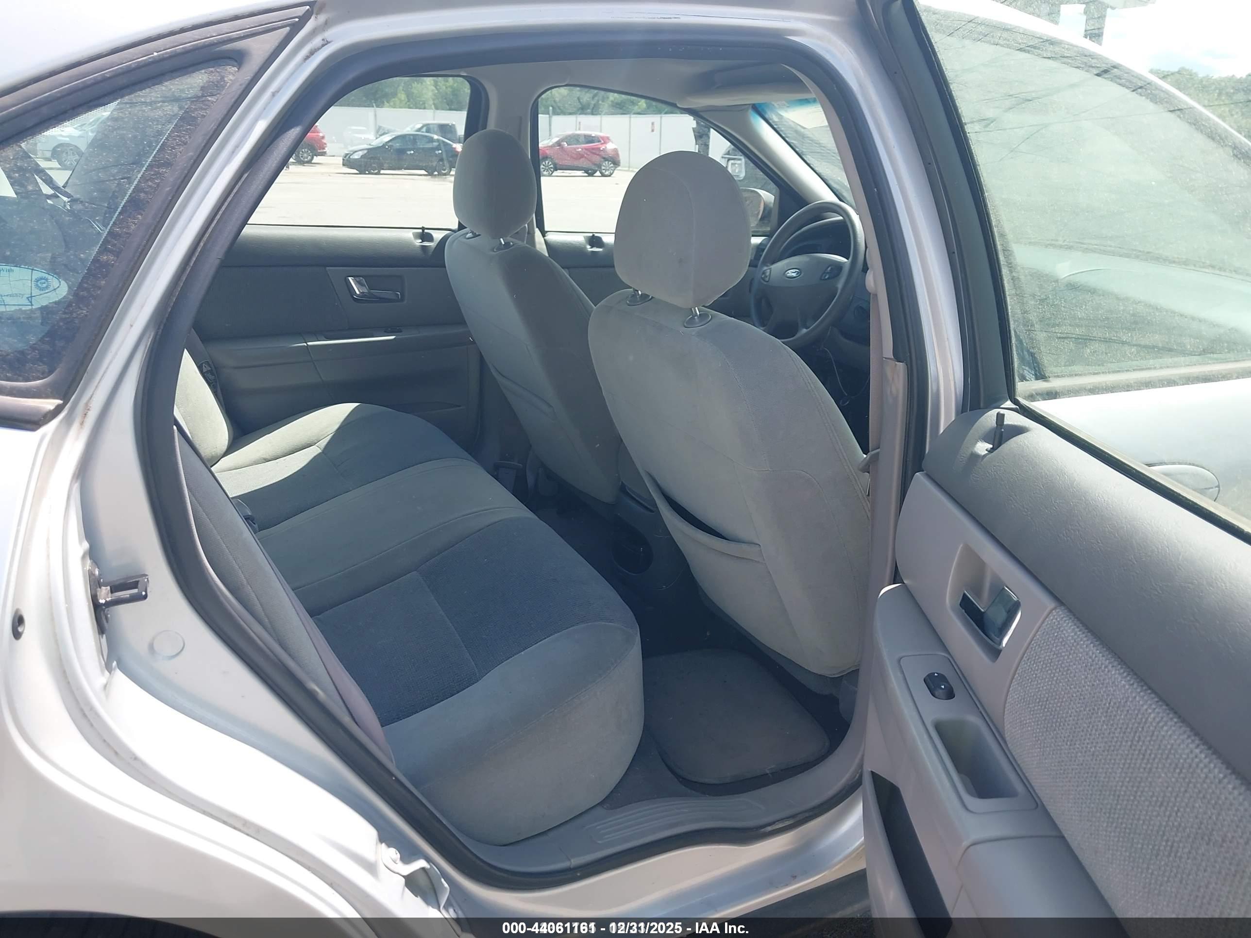 FORD TAURUS image 8