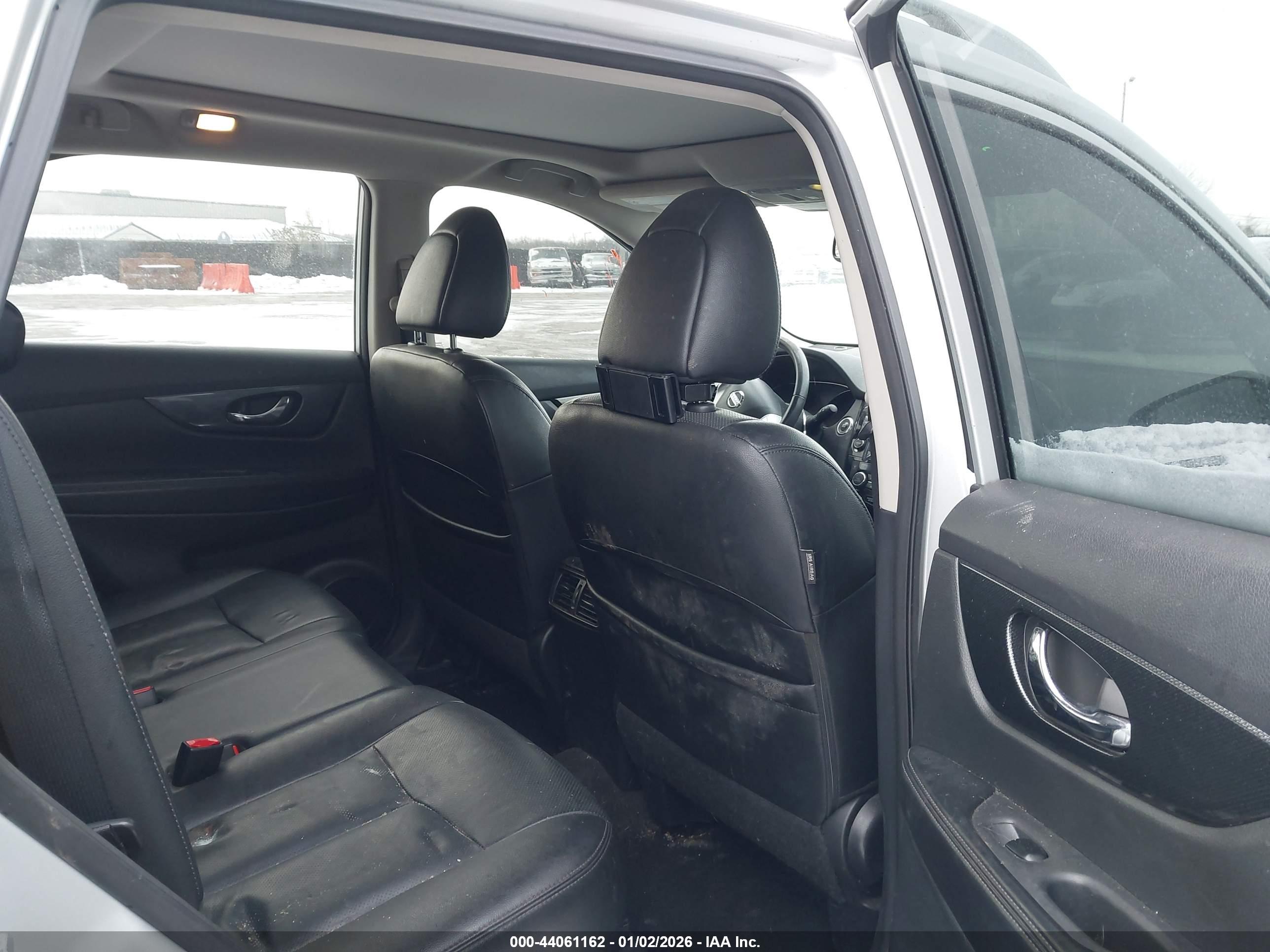 NISSAN ROGUE image 8