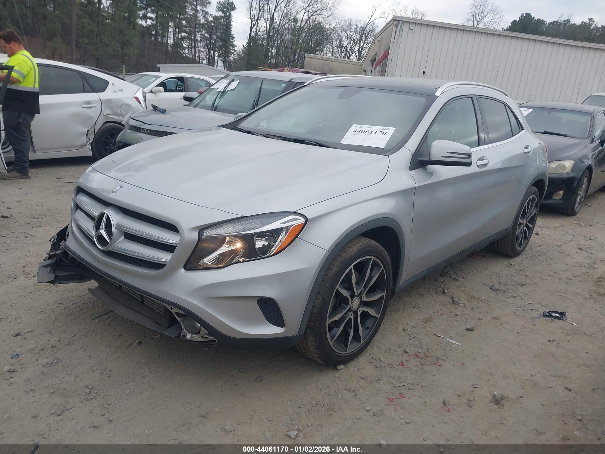 MERCEDES-BENZ GLA image 2