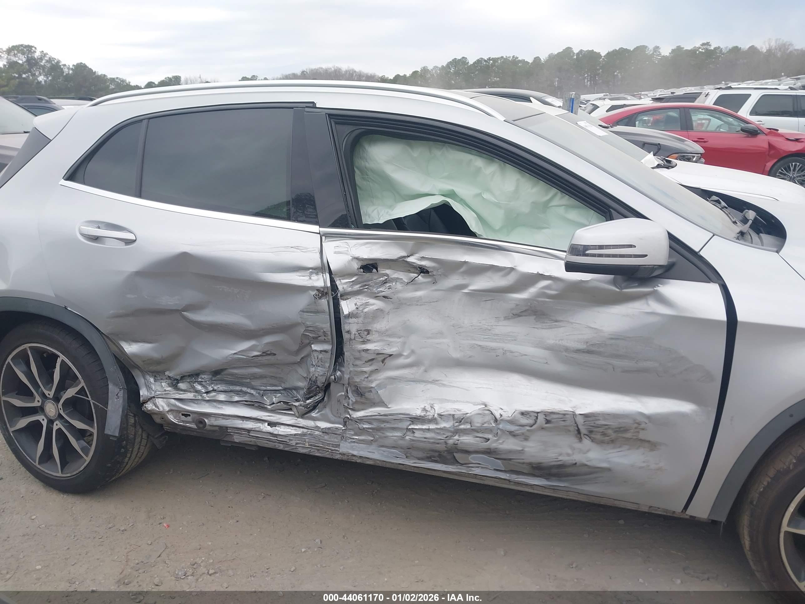 MERCEDES-BENZ GLA image 6
