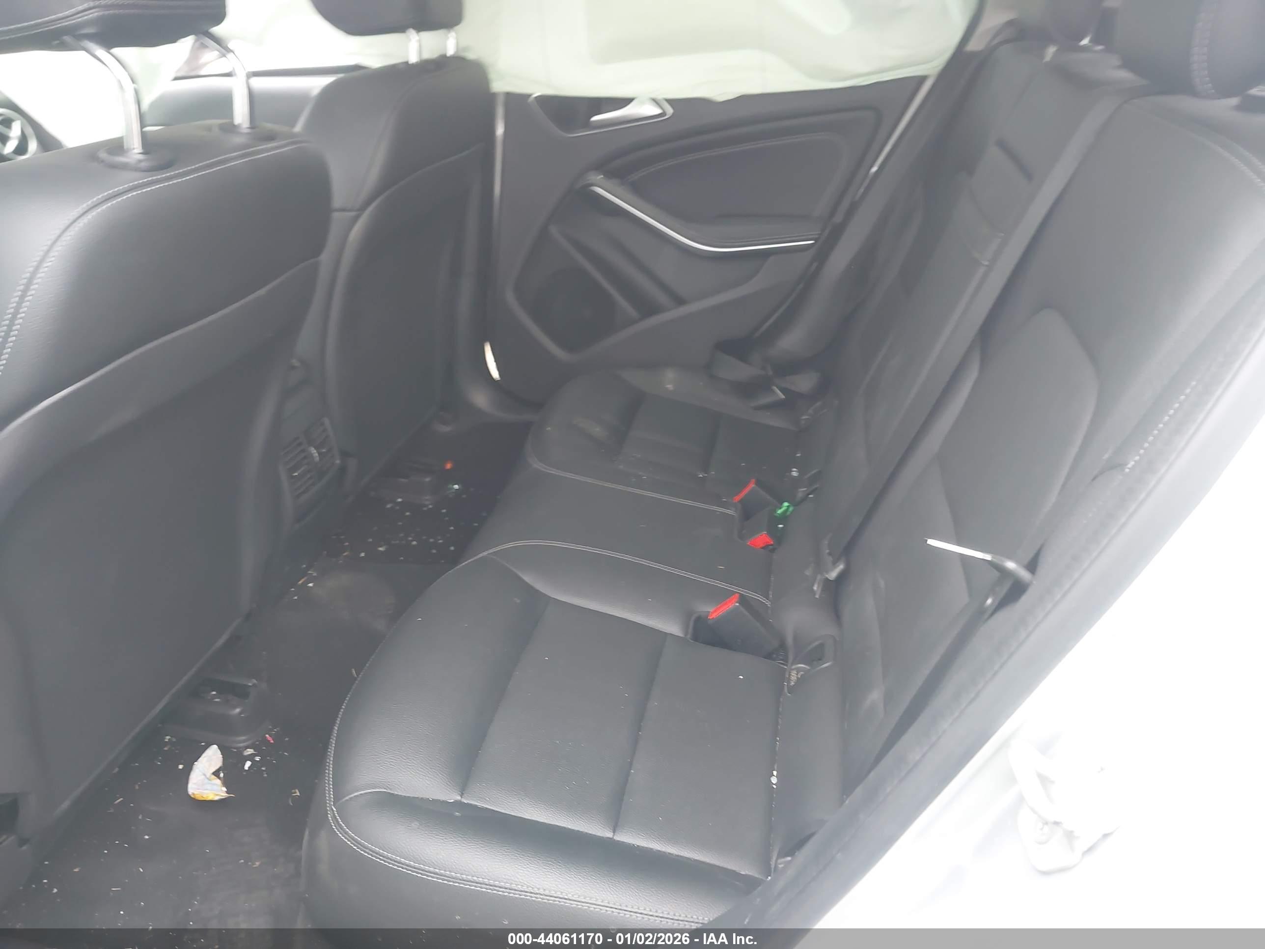 MERCEDES-BENZ GLA image 8