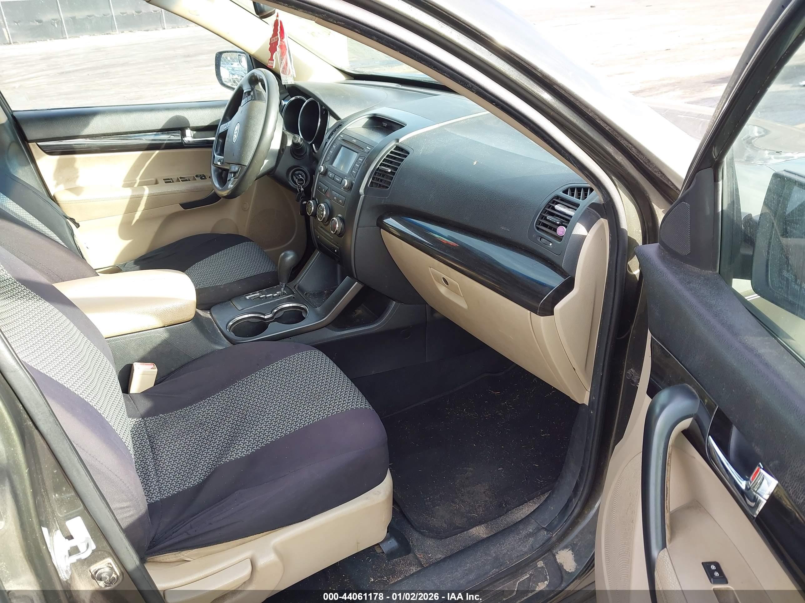 KIA SORENTO image 5