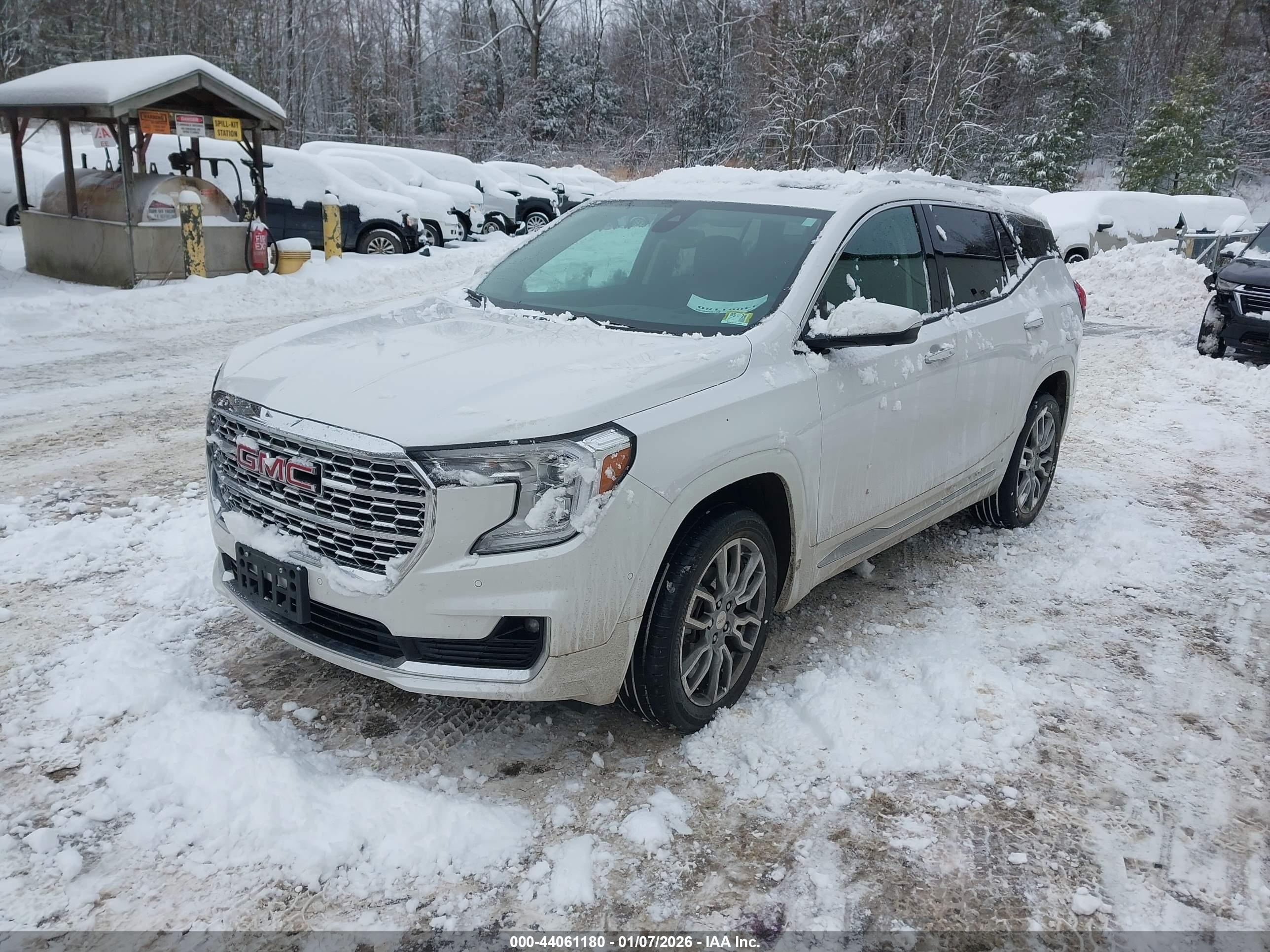GMC TERRAIN image 2