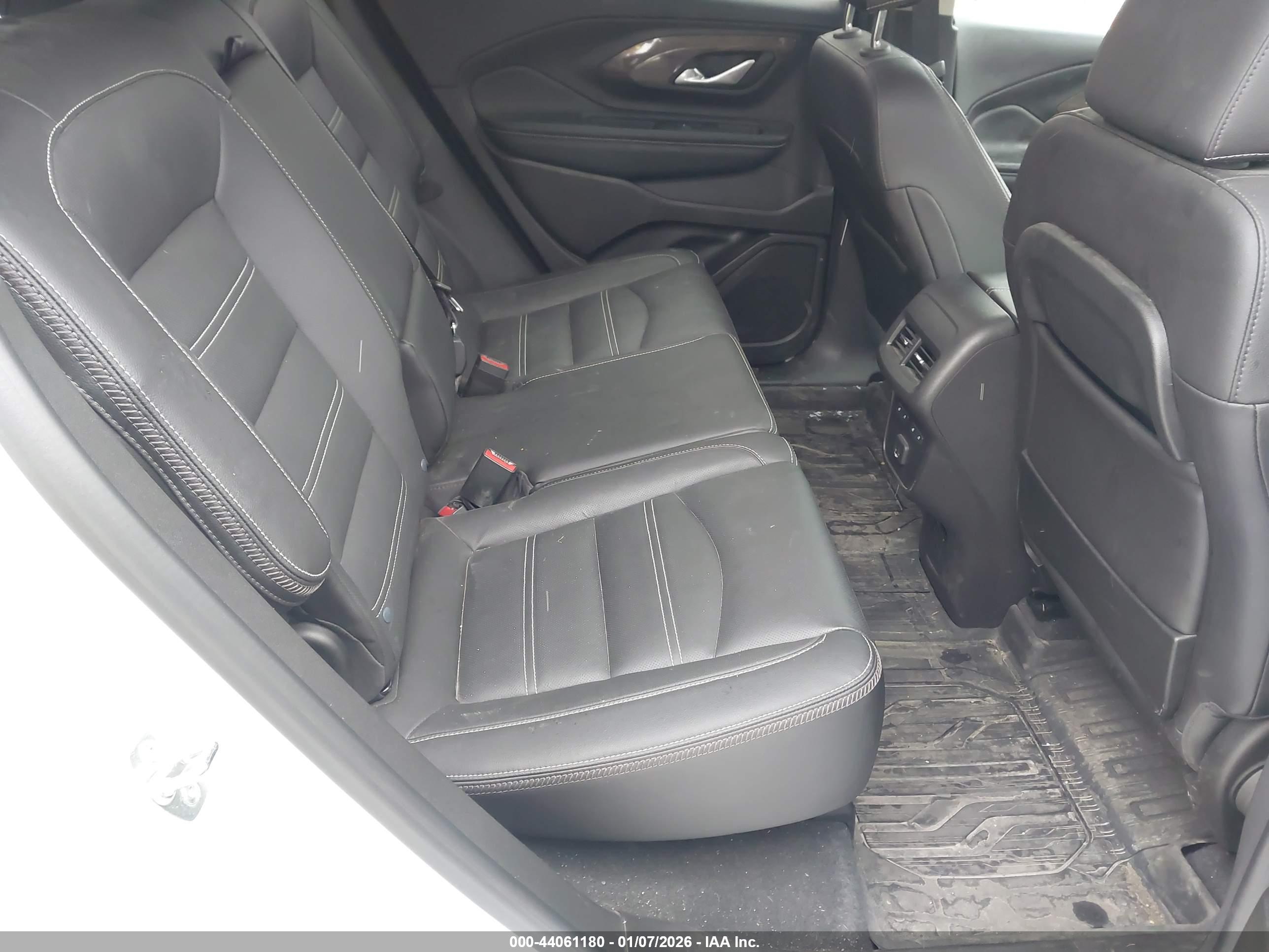 GMC TERRAIN image 8