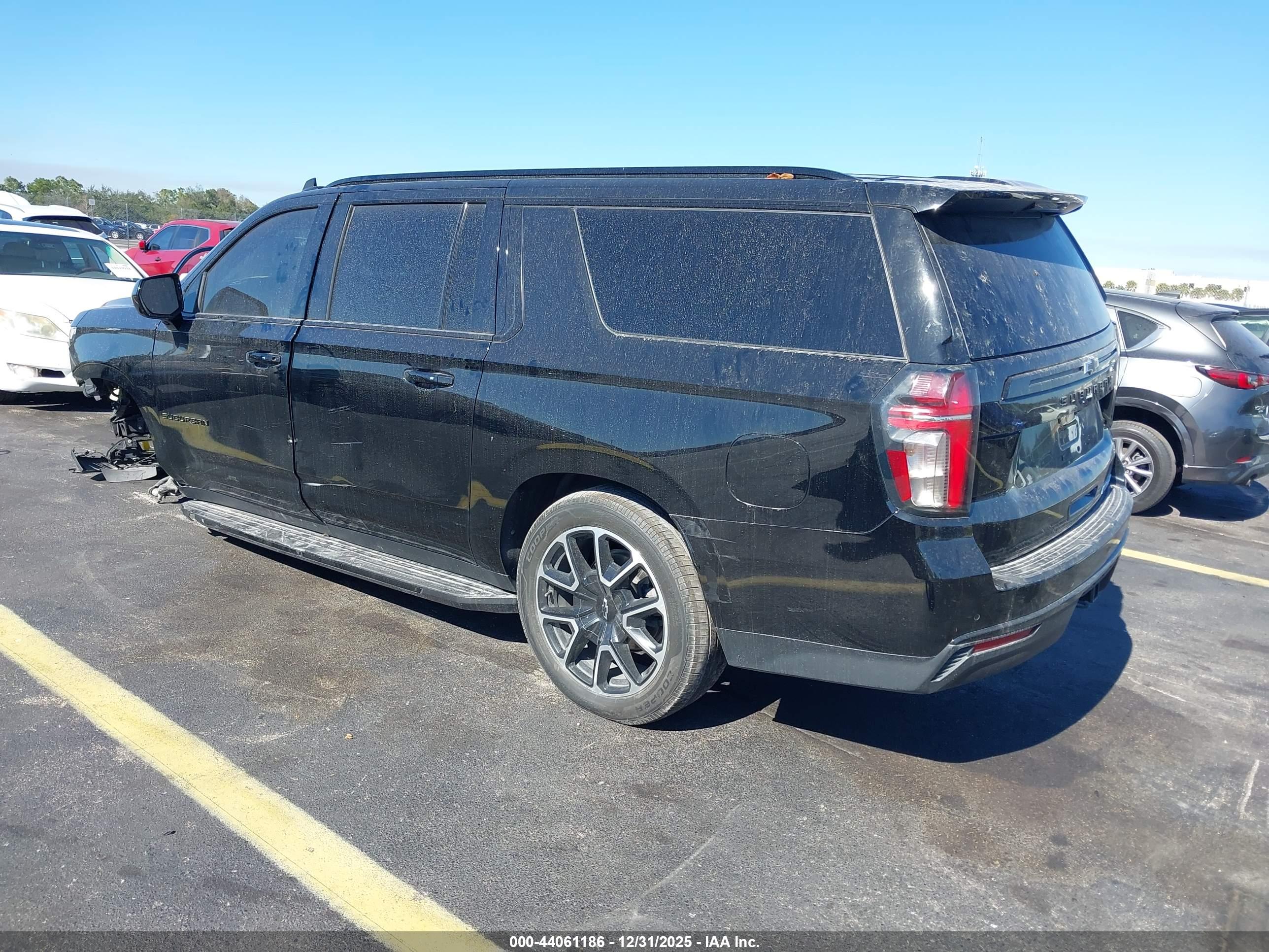 CHEVROLET SUBURBAN image 3