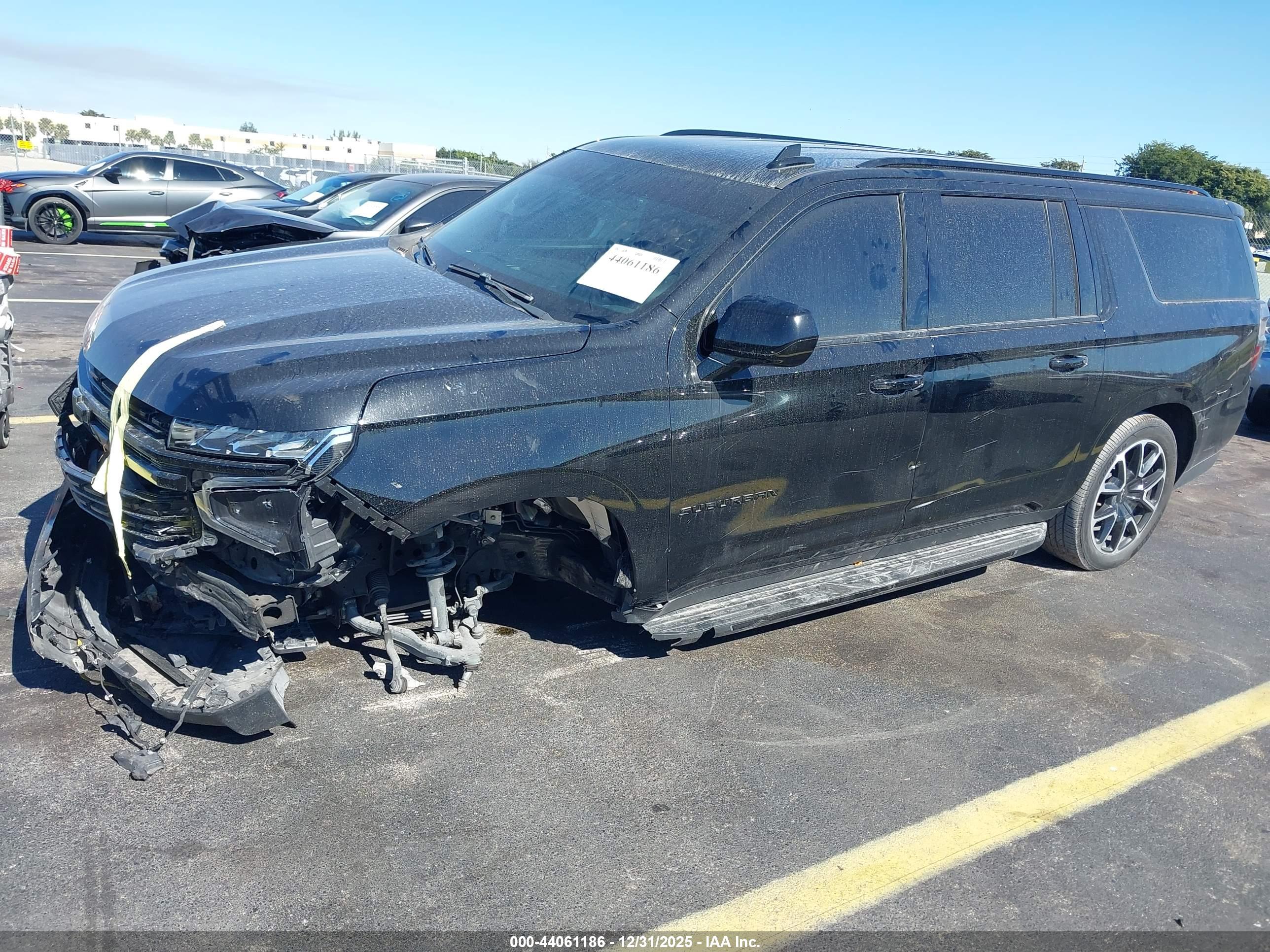 CHEVROLET SUBURBAN image 6